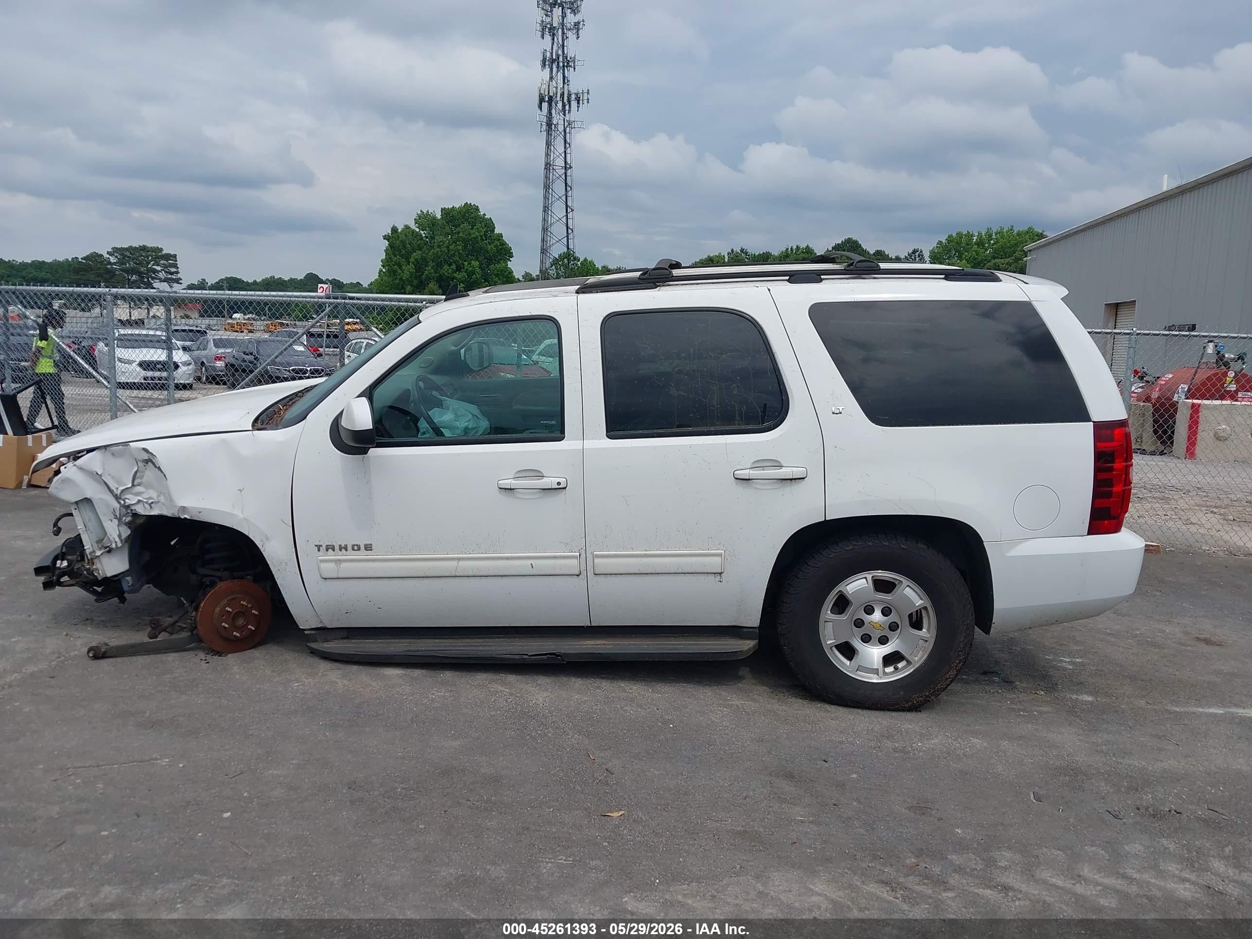 2013 Chevrolet Tahoe Lt White vin: 1GNSCBE07DR289391