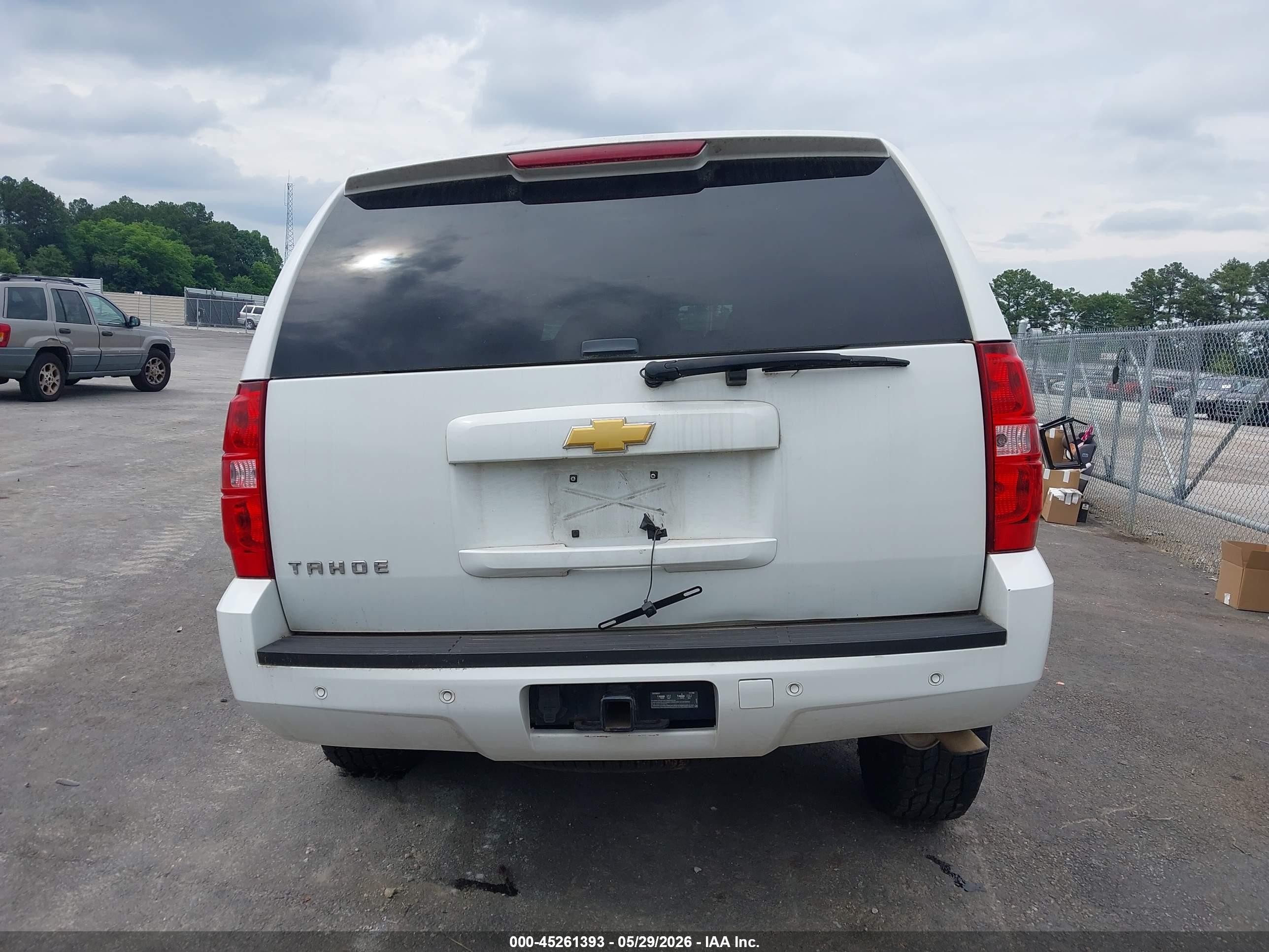 2013 Chevrolet Tahoe Lt White vin: 1GNSCBE07DR289391