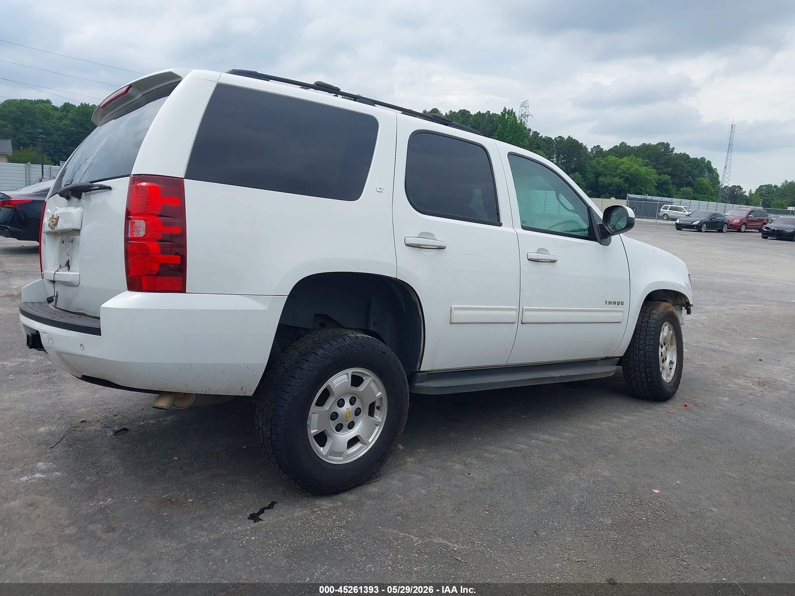 2013 Chevrolet Tahoe Lt White vin: 1GNSCBE07DR289391