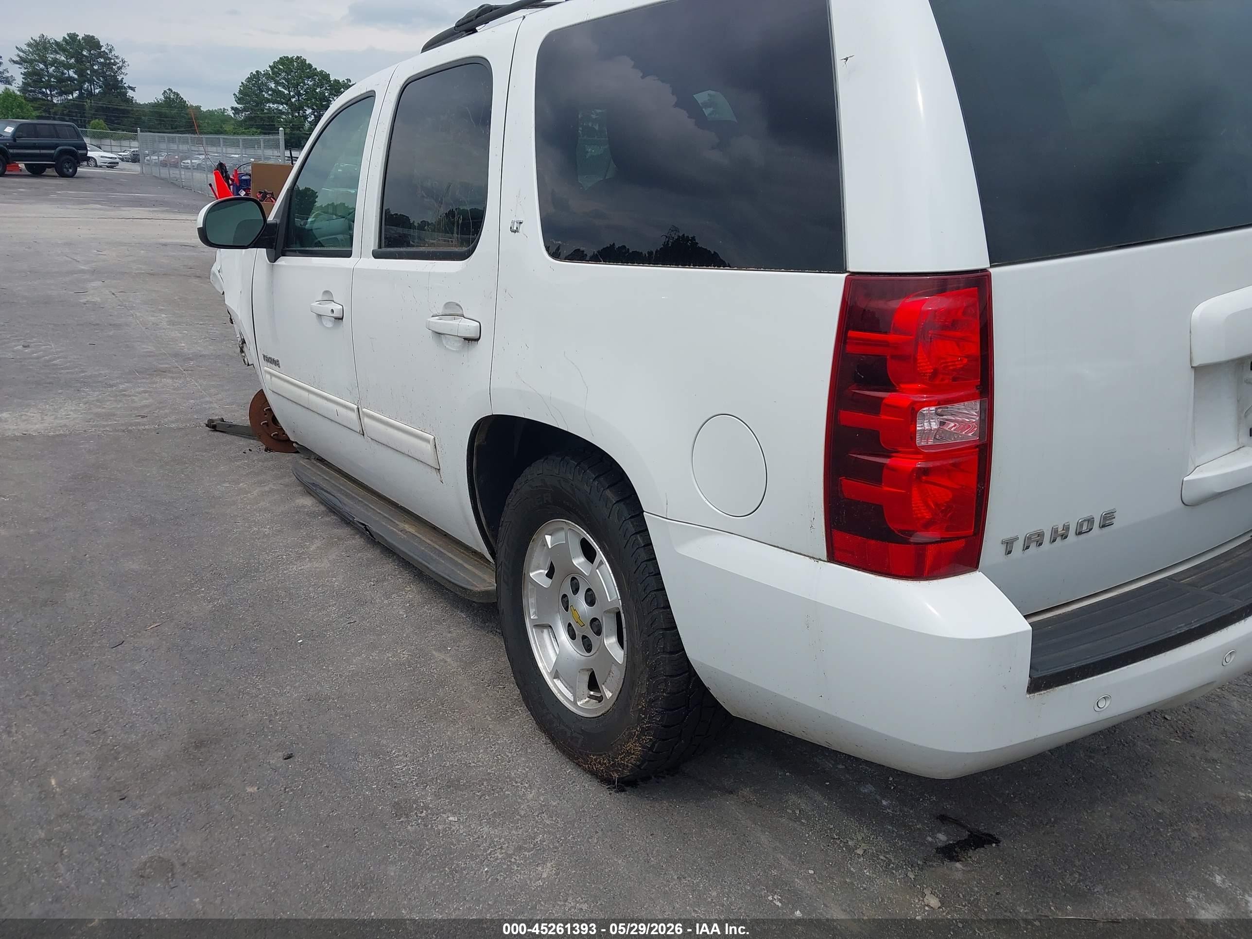 2013 Chevrolet Tahoe Lt White vin: 1GNSCBE07DR289391