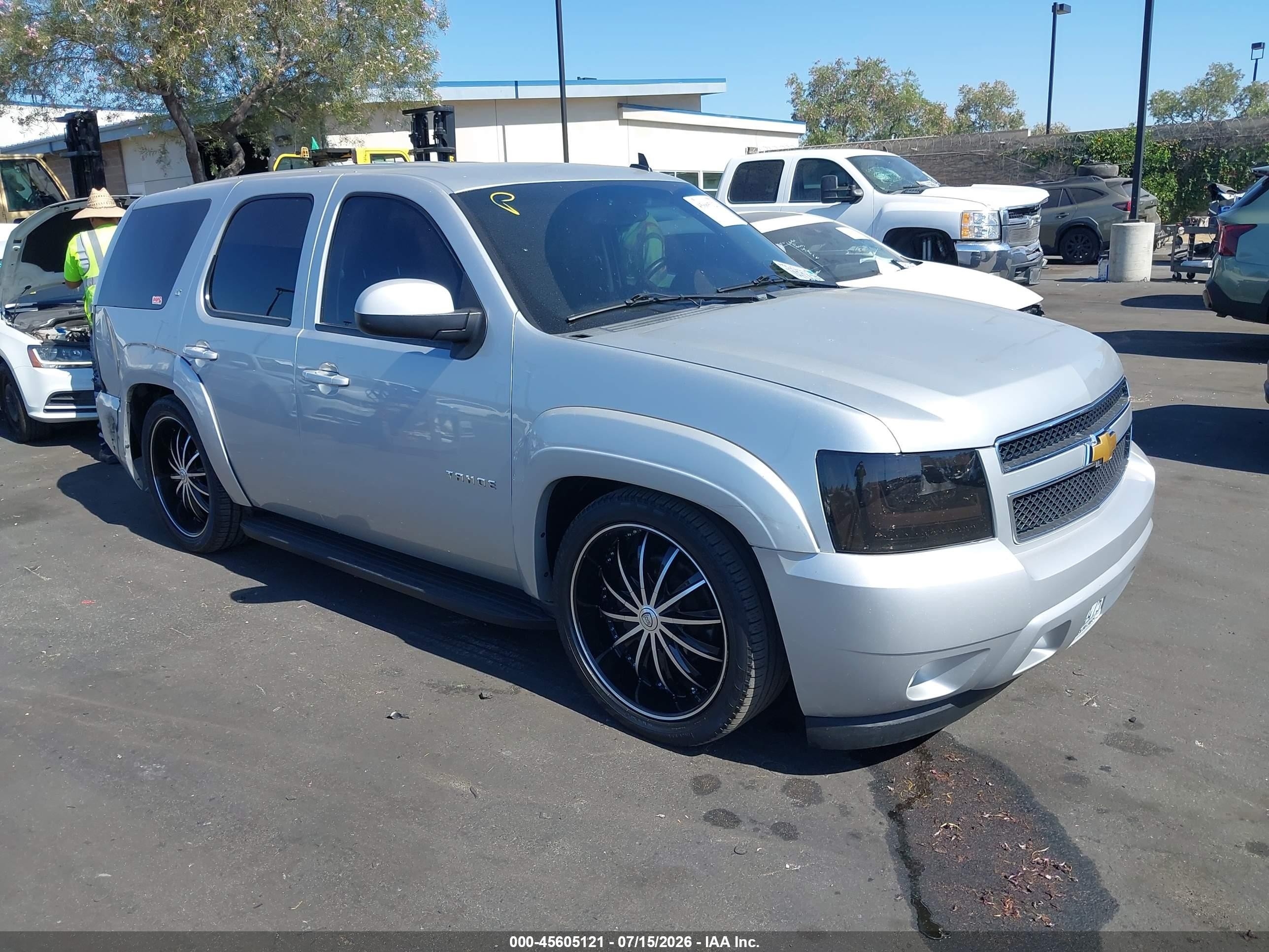 2013 Chevrolet Tahoe Lt Silver vin: 1GNSCBE07DR301393