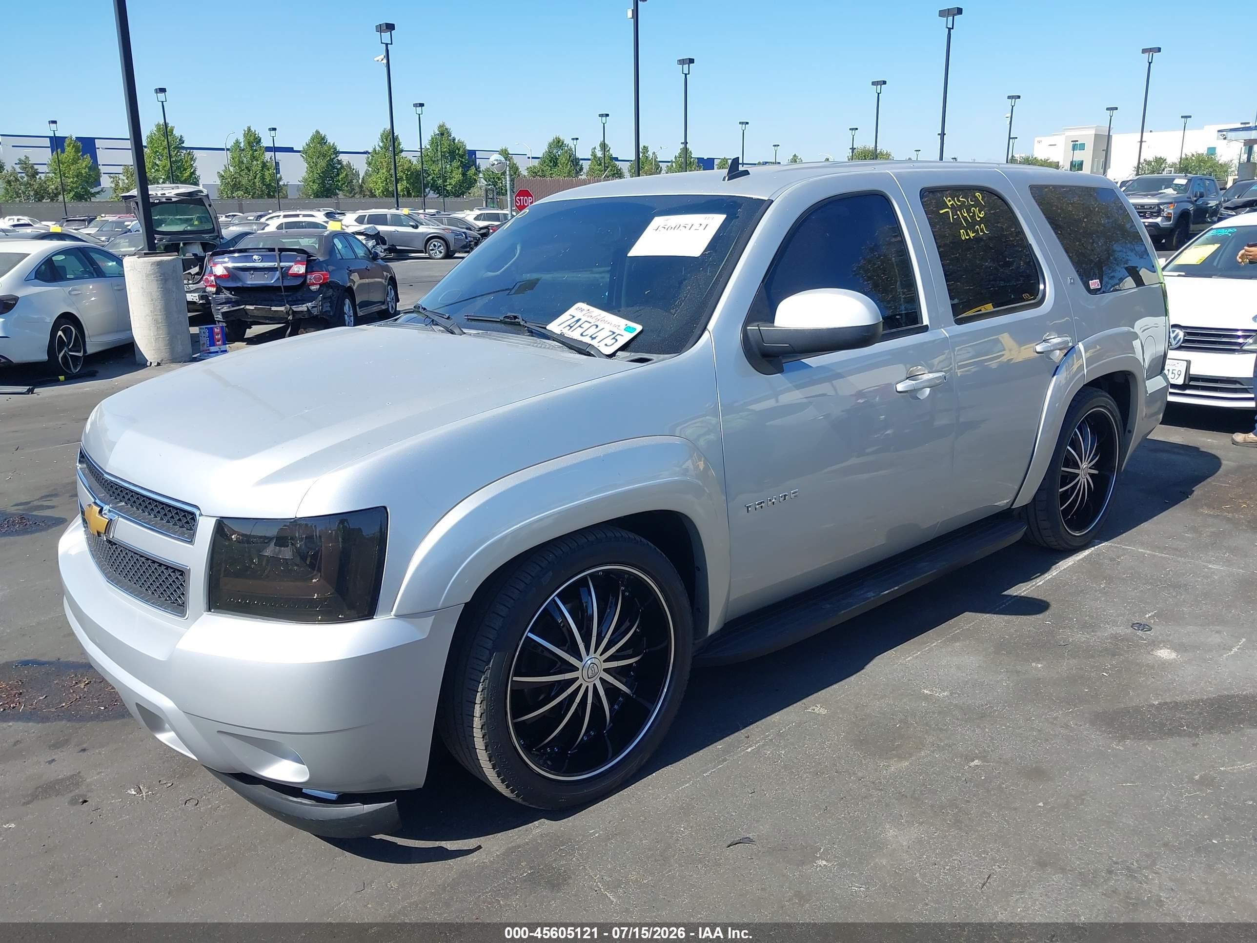 2013 Chevrolet Tahoe Lt Silver vin: 1GNSCBE07DR301393