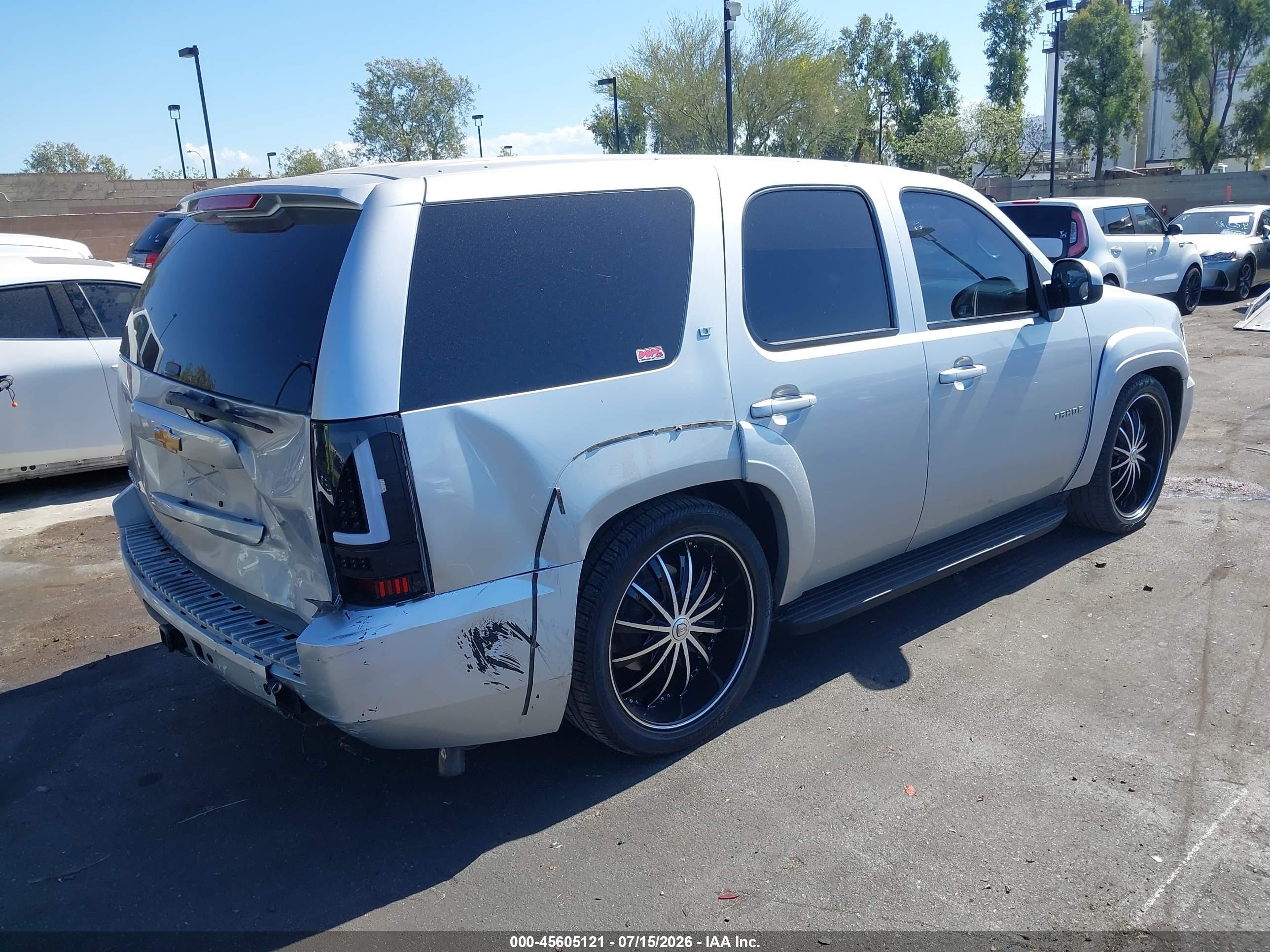 2013 Chevrolet Tahoe Lt Silver vin: 1GNSCBE07DR301393