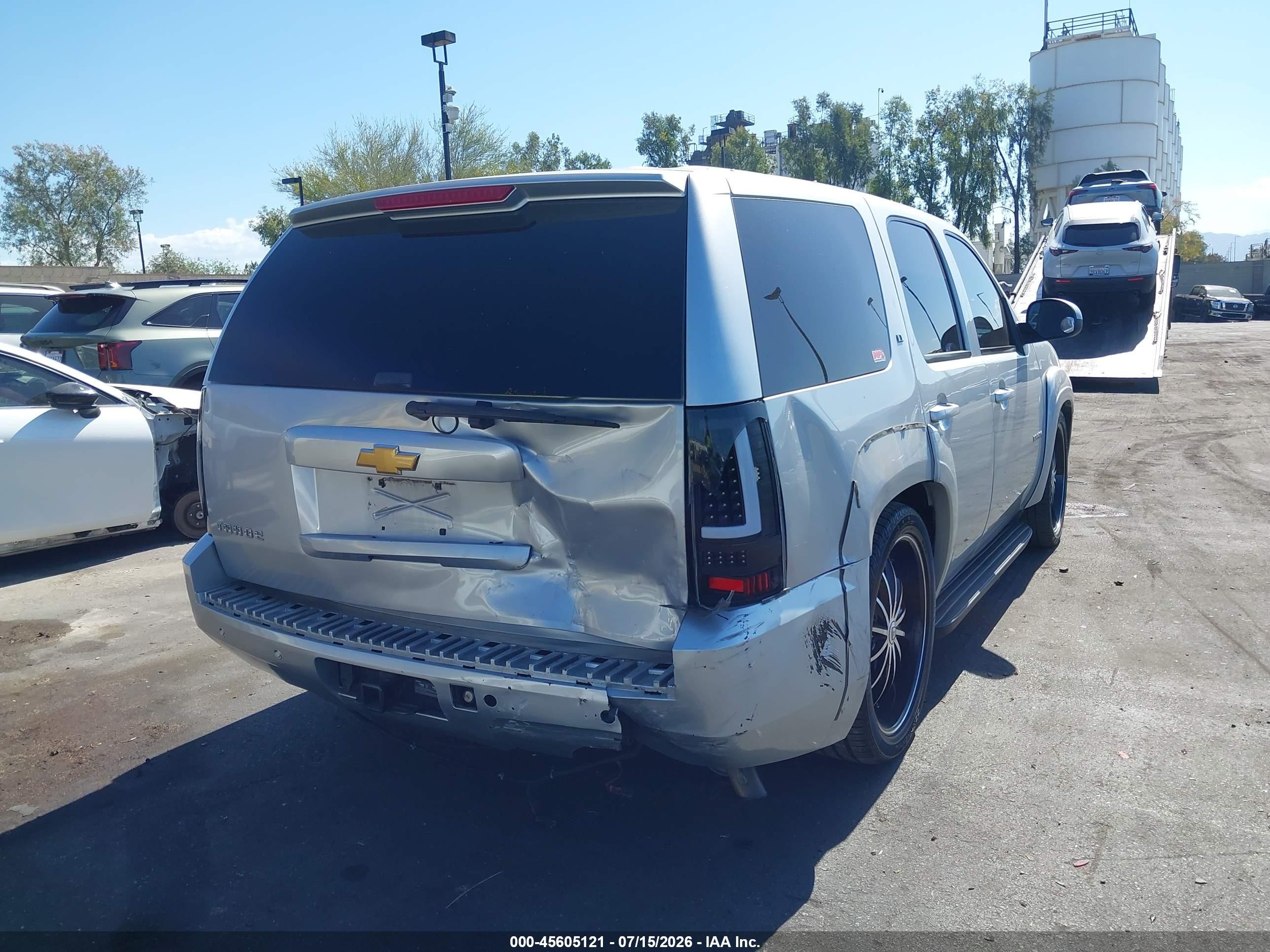 2013 Chevrolet Tahoe Lt Silver vin: 1GNSCBE07DR301393