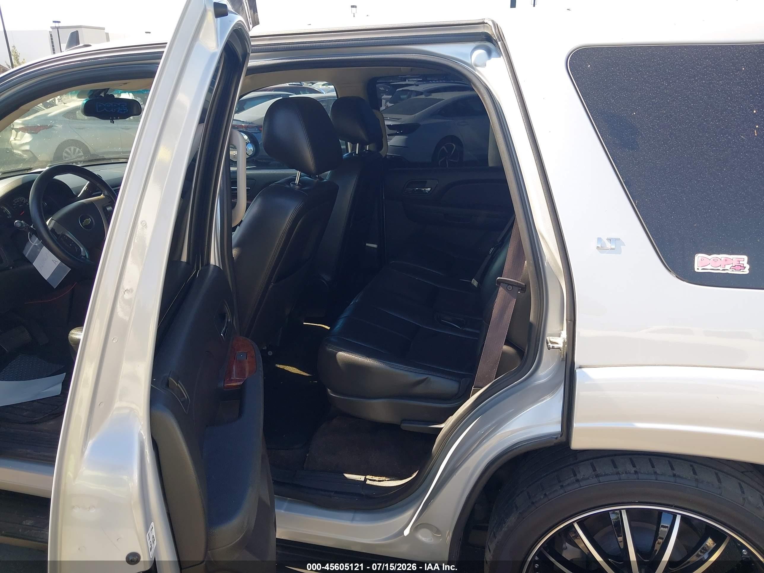 2013 Chevrolet Tahoe Lt Silver vin: 1GNSCBE07DR301393