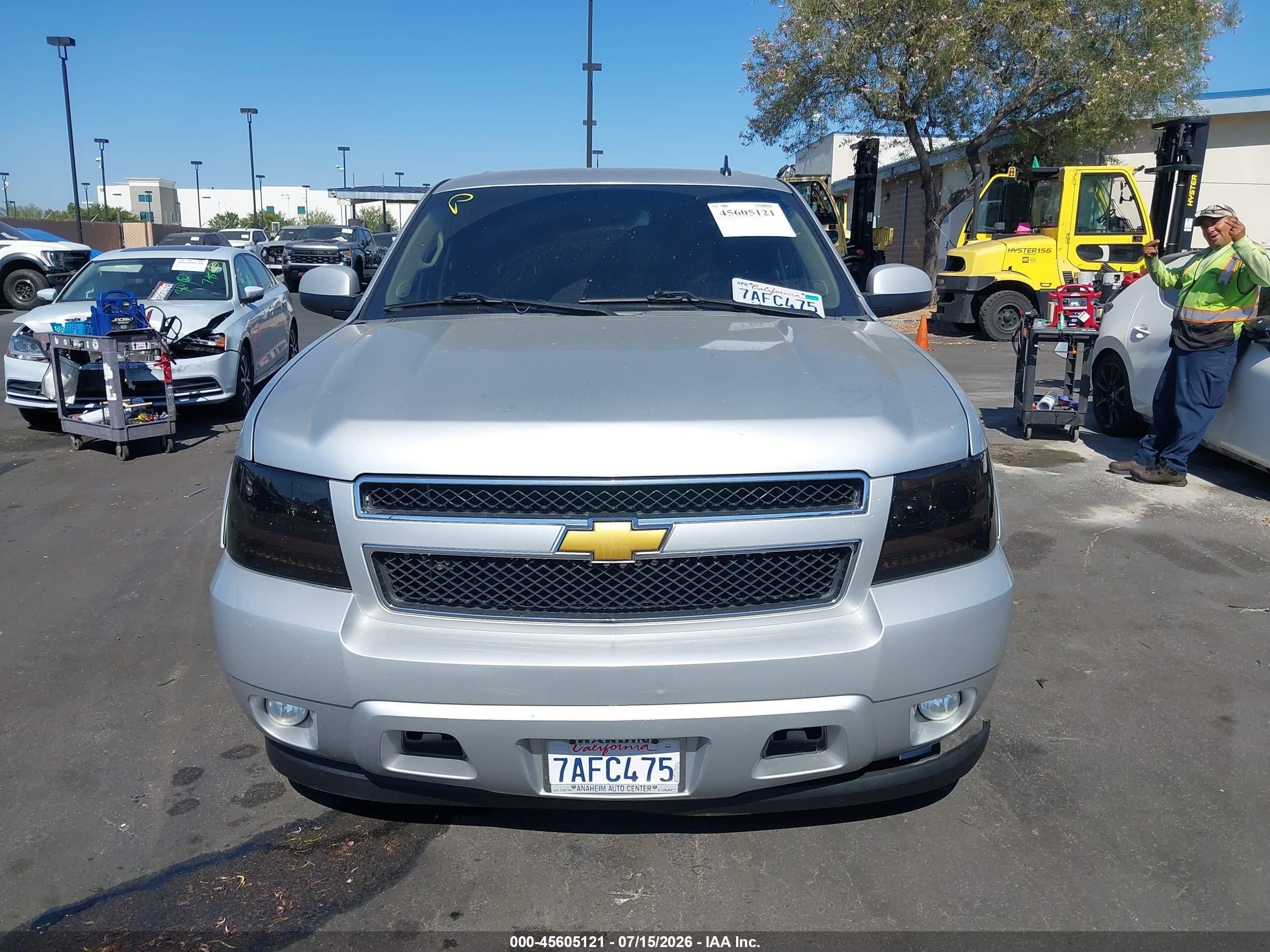 2013 Chevrolet Tahoe Lt Silver vin: 1GNSCBE07DR301393