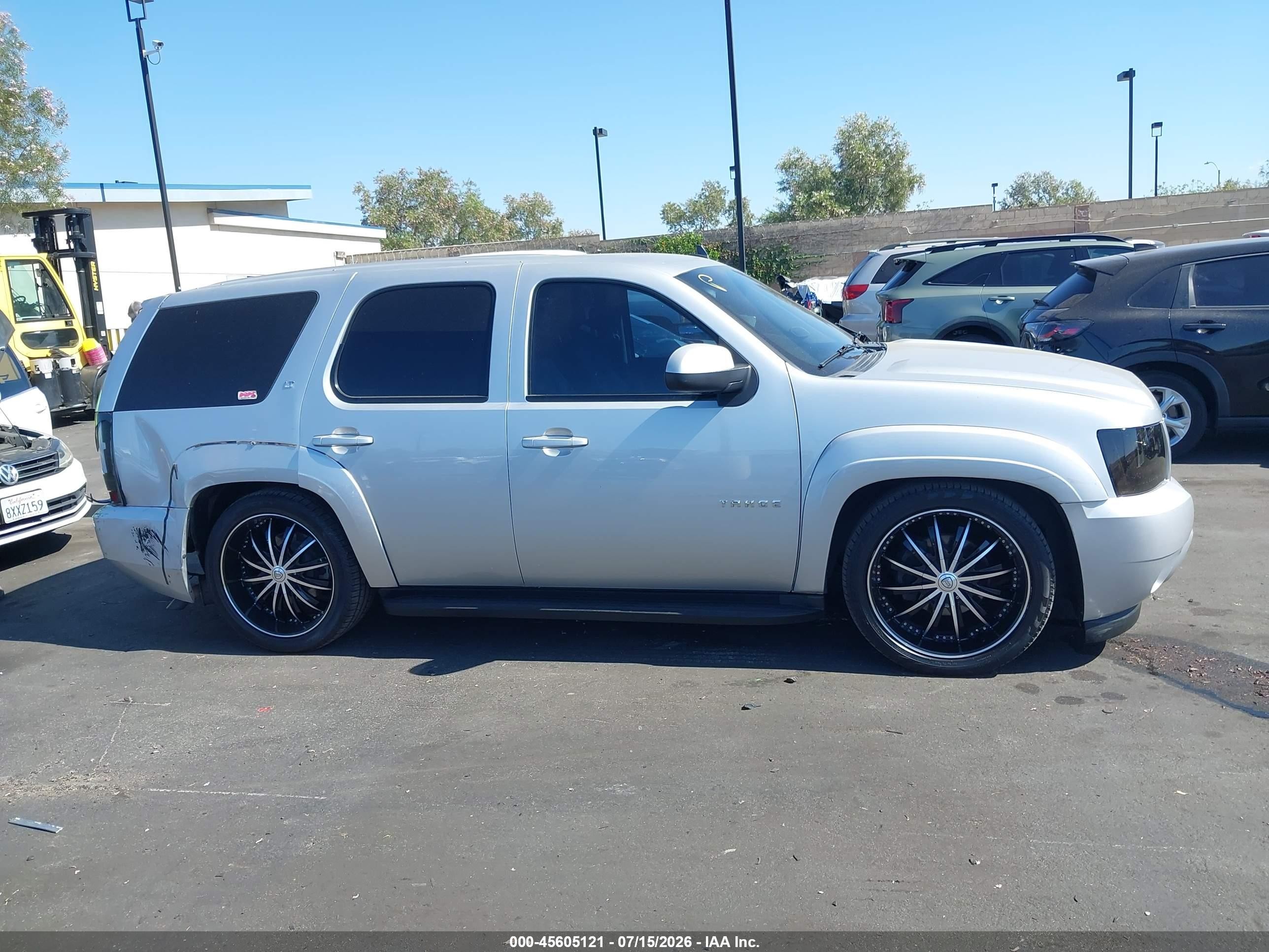 2013 Chevrolet Tahoe Lt Silver vin: 1GNSCBE07DR301393