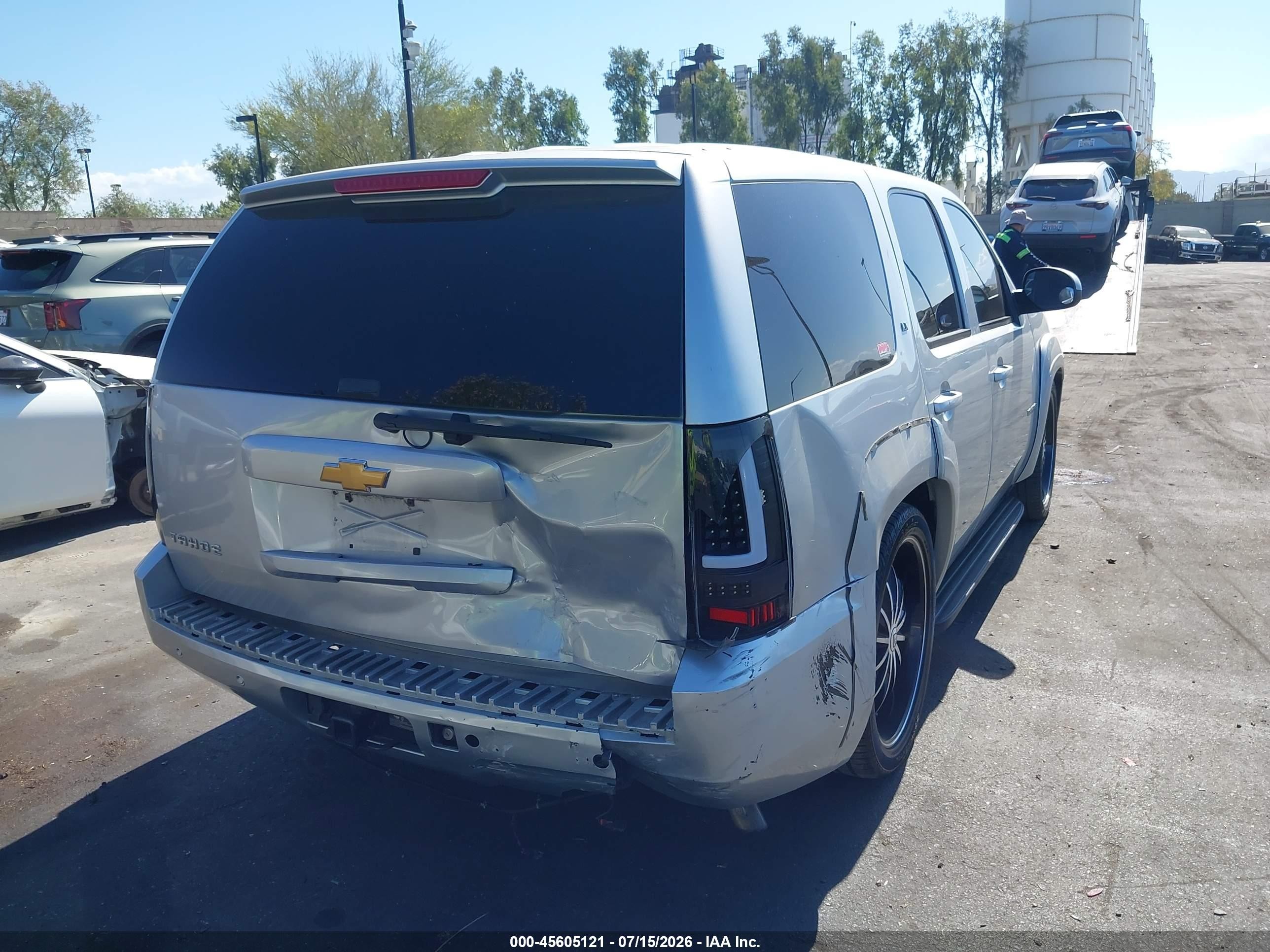 2013 Chevrolet Tahoe Lt Silver vin: 1GNSCBE07DR301393