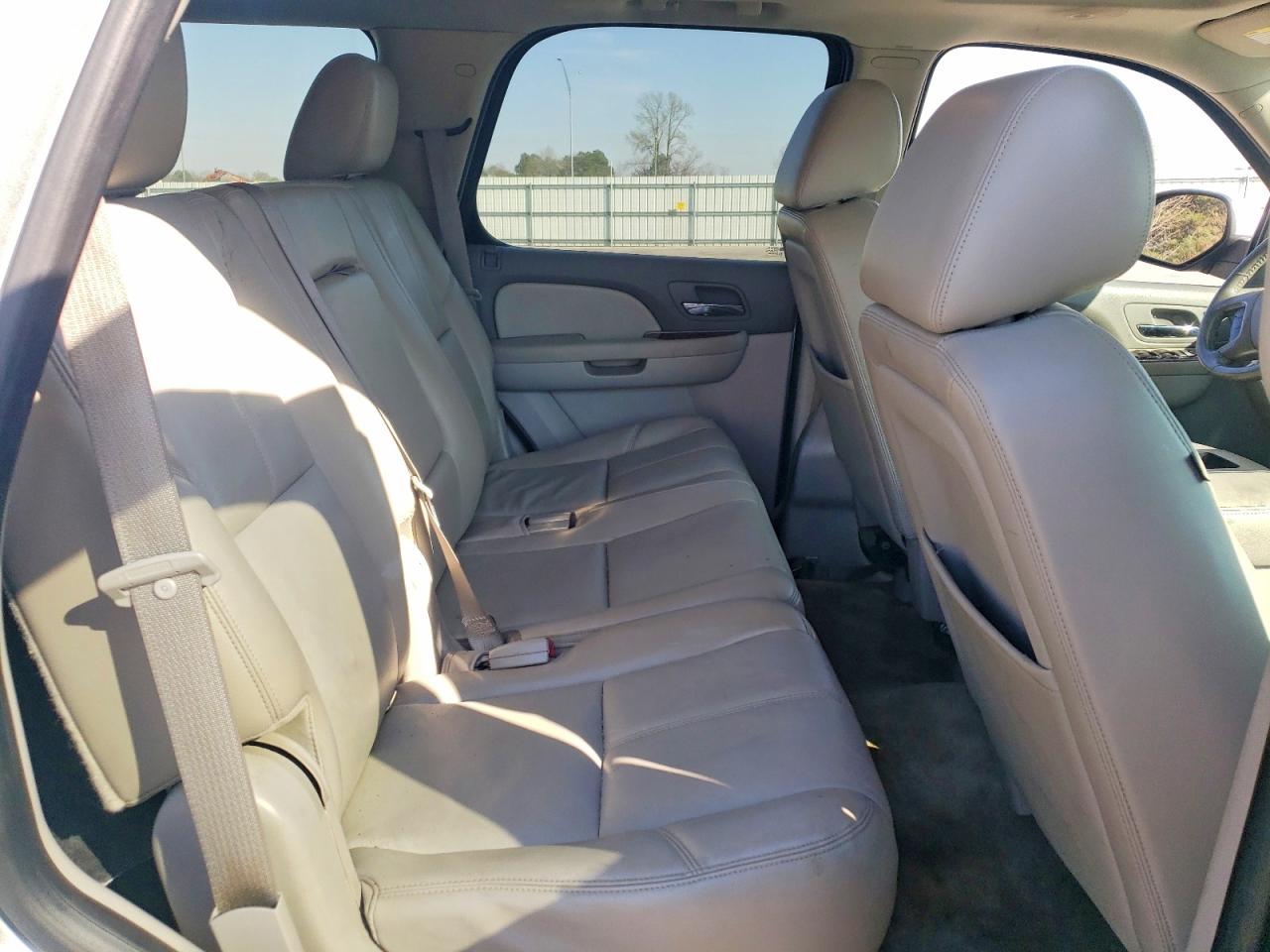 2014 Chevrolet Tahoe C1500 Lt Silver vin: 1GNSCBE07ER118982