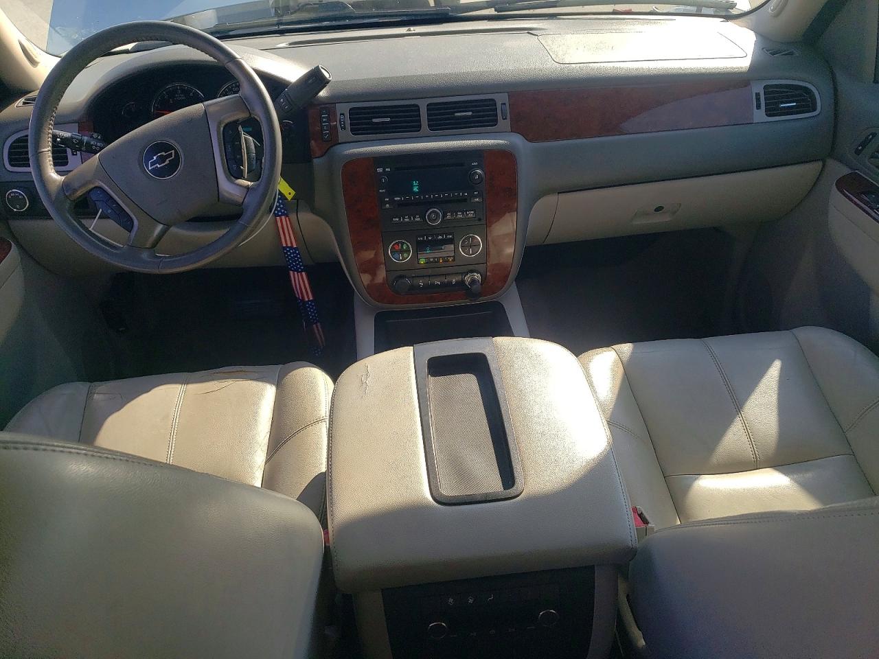 2014 Chevrolet Tahoe C1500 Lt Silver vin: 1GNSCBE07ER118982