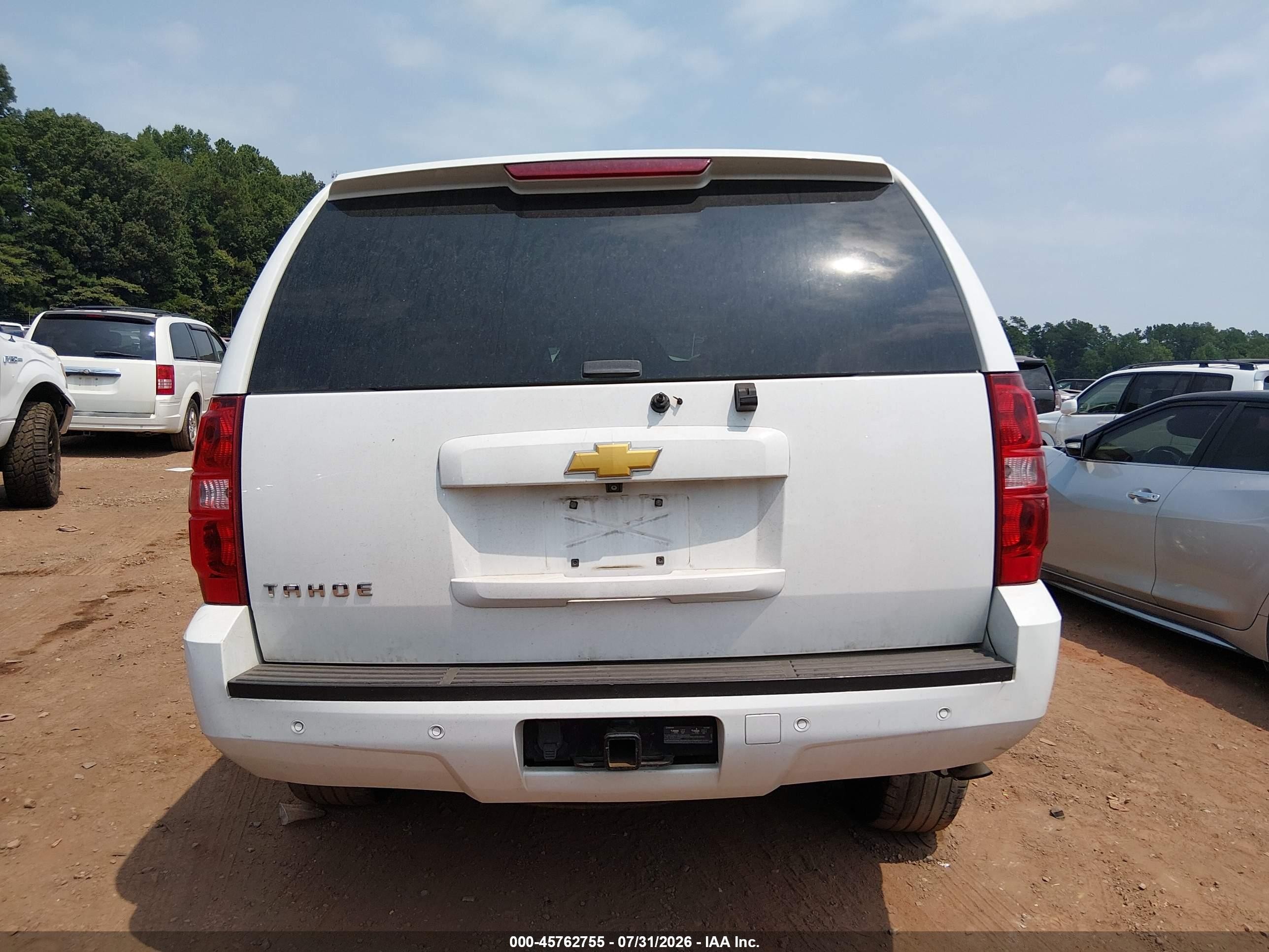 2014 Chevrolet Tahoe Lt White vin: 1GNSCBE07ER175215