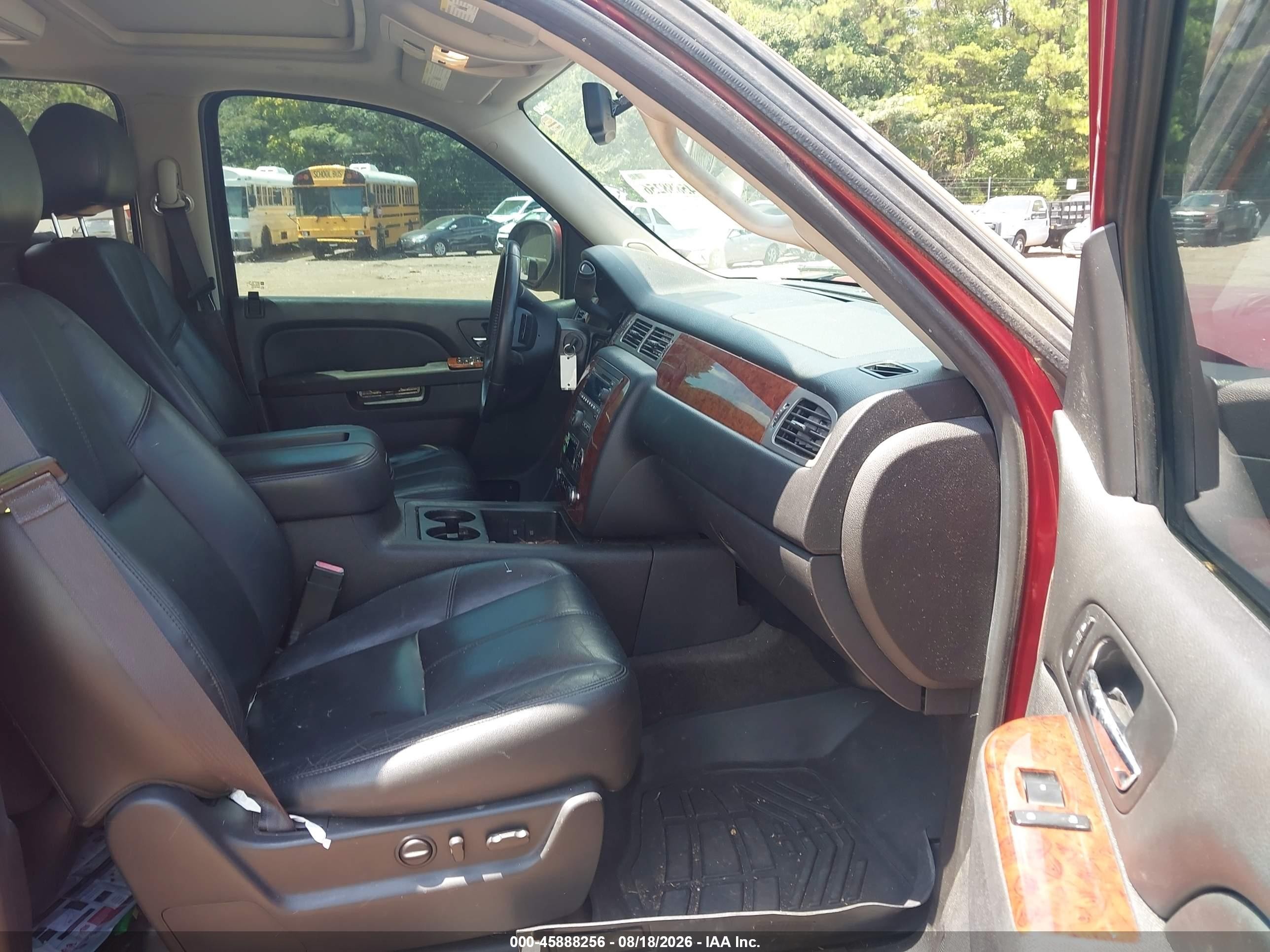 2014 Chevrolet Tahoe Lt Red vin: 1GNSCBE07ER231217