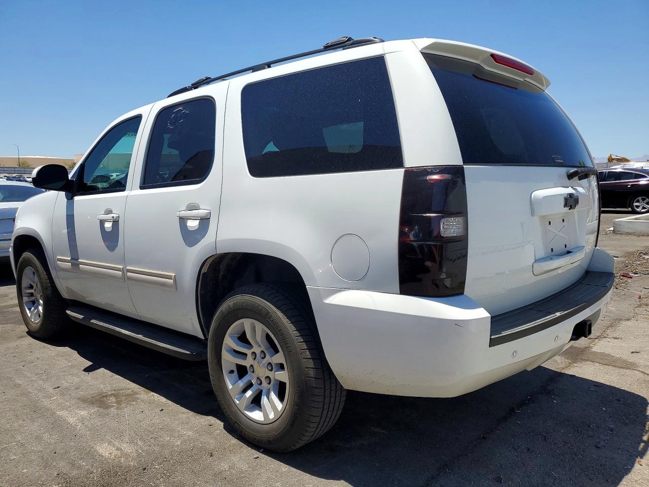 2011 Chevrolet Tahoe C1500 Lt White vin: 1GNSCBE08BR168365
