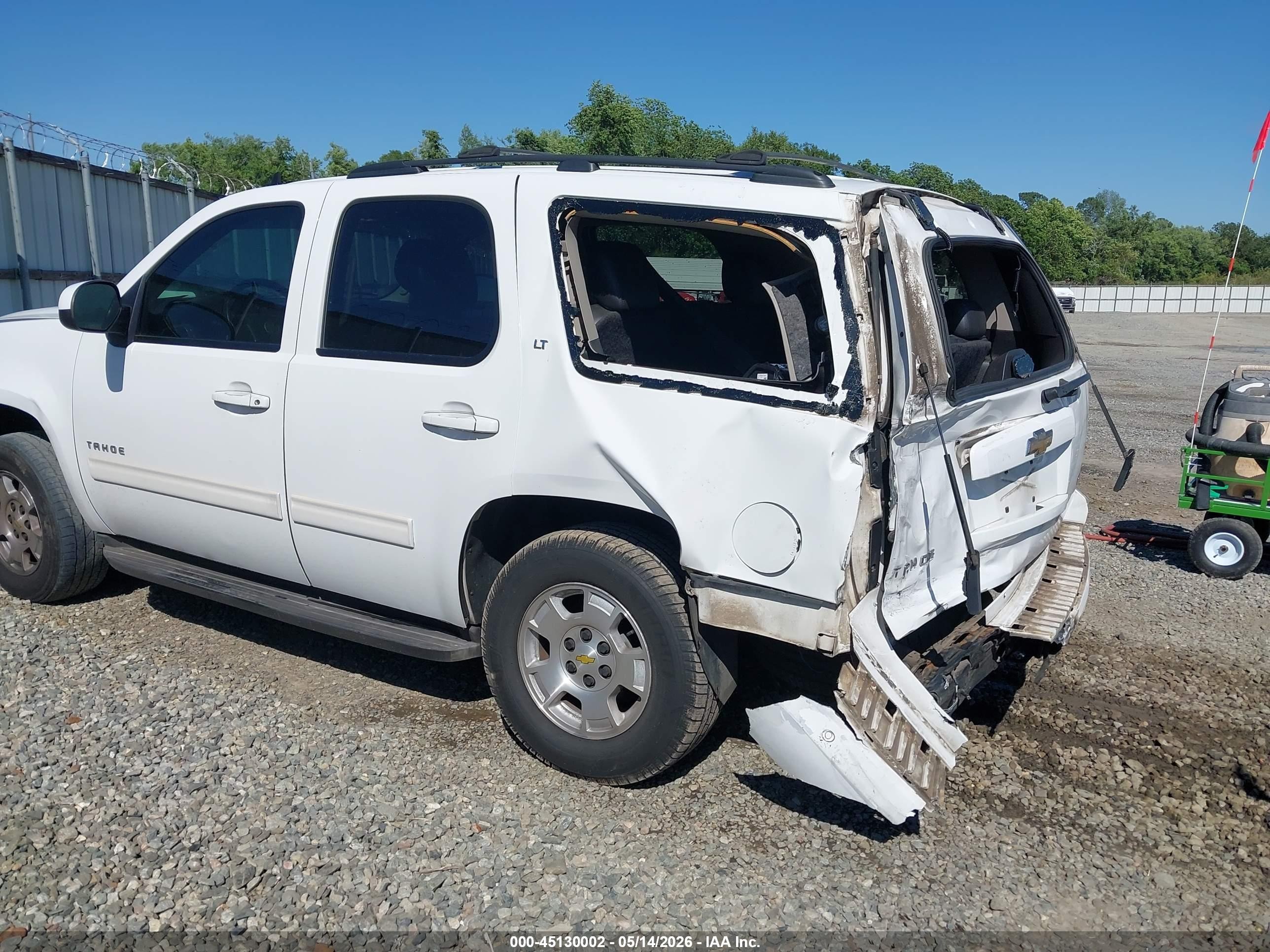 2011 Chevrolet Tahoe Lt Белый vin: 1GNSCBE08BR232937