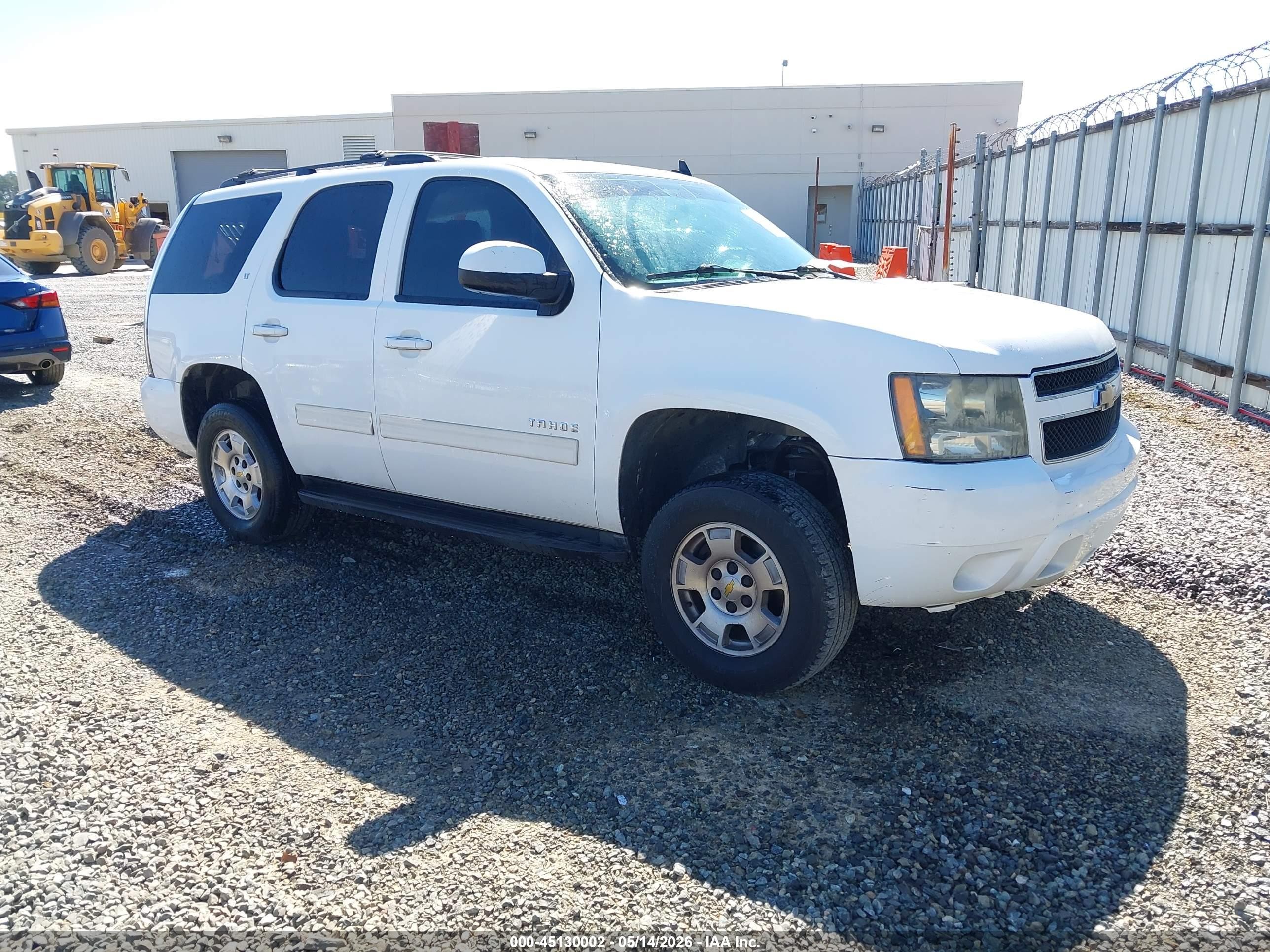 2011 Chevrolet Tahoe Lt Белый vin: 1GNSCBE08BR232937