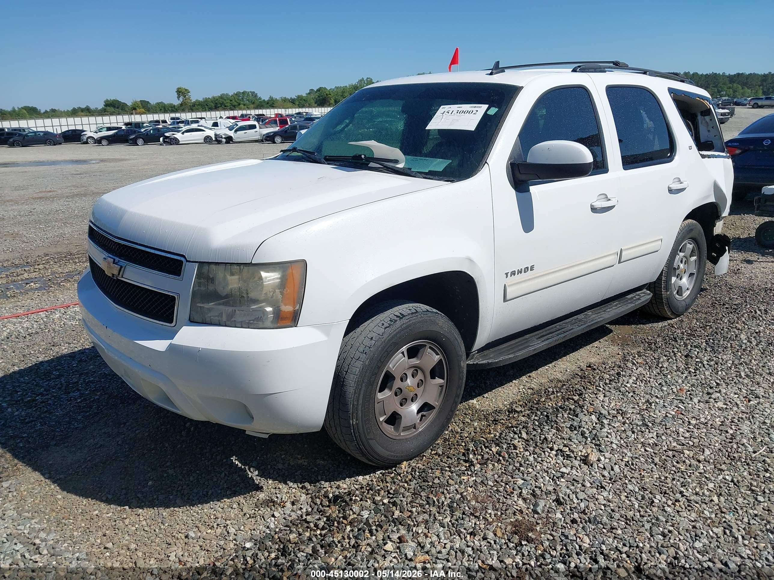 2011 Chevrolet Tahoe Lt Белый vin: 1GNSCBE08BR232937