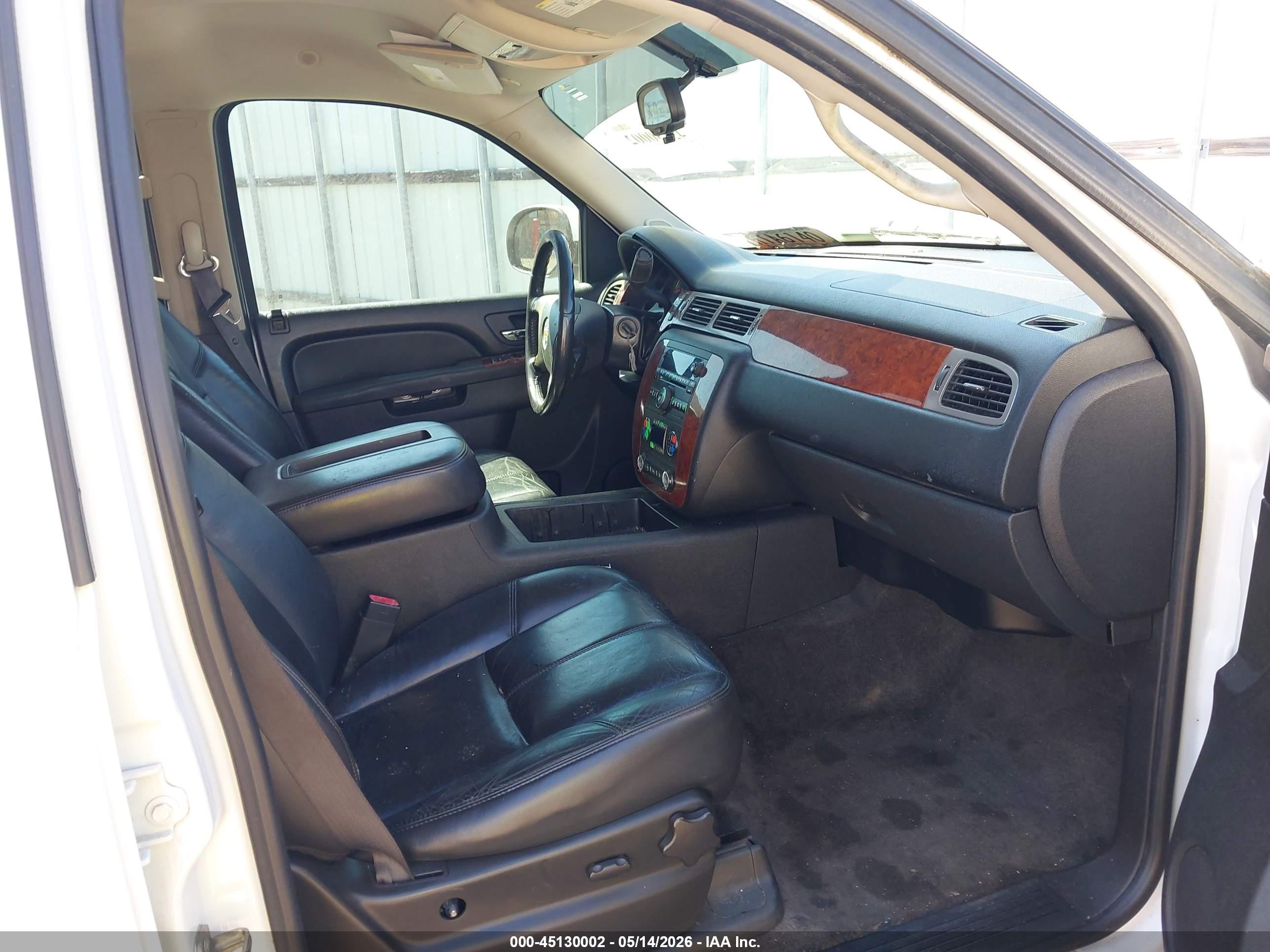 2011 Chevrolet Tahoe Lt Белый vin: 1GNSCBE08BR232937