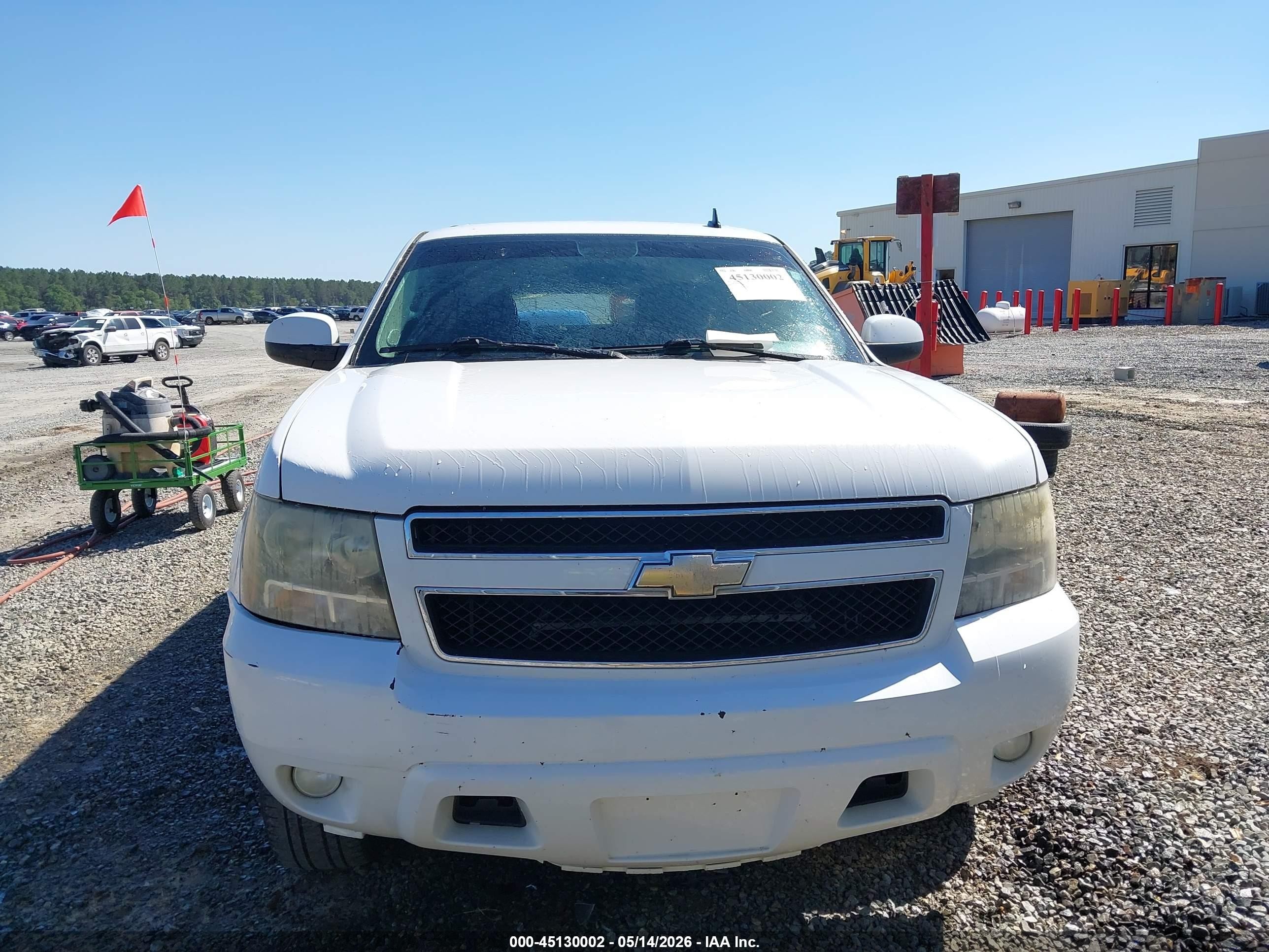 2011 Chevrolet Tahoe Lt Белый vin: 1GNSCBE08BR232937