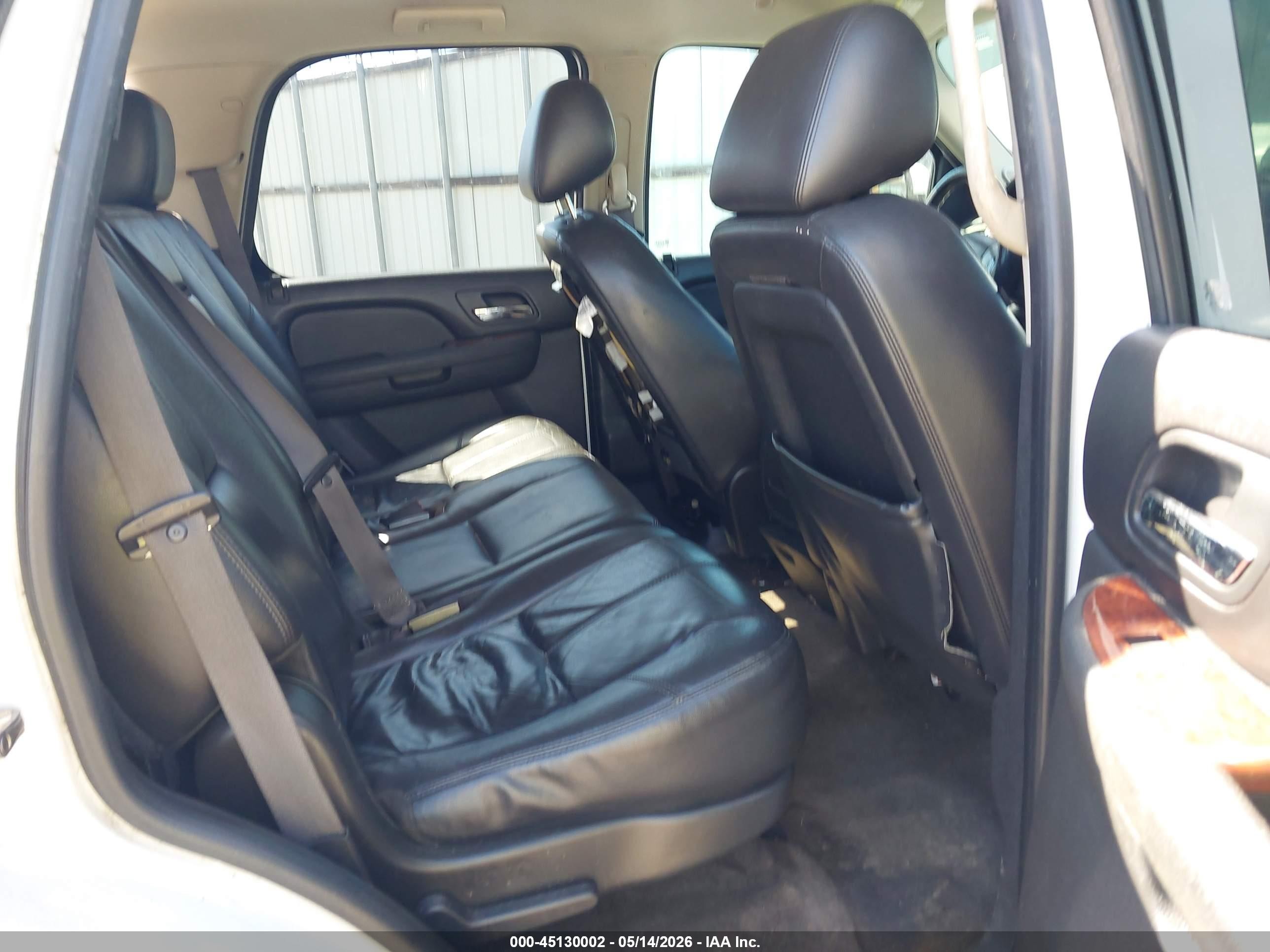 2011 Chevrolet Tahoe Lt Белый vin: 1GNSCBE08BR232937