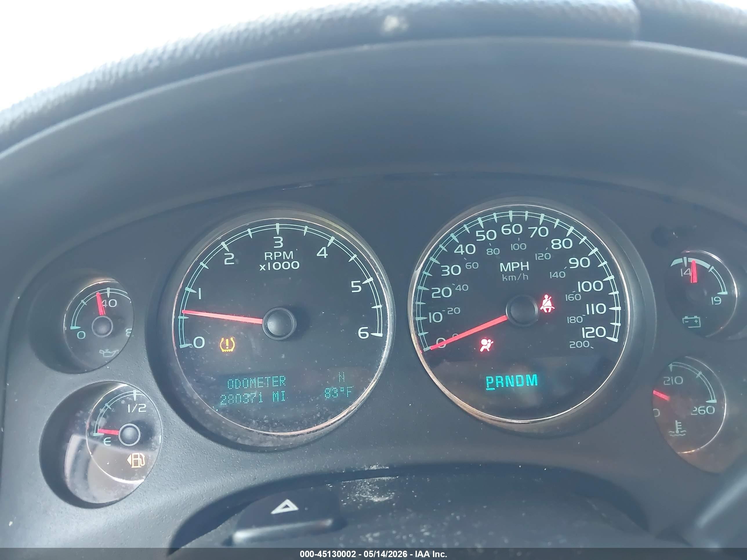 2011 Chevrolet Tahoe Lt Белый vin: 1GNSCBE08BR232937