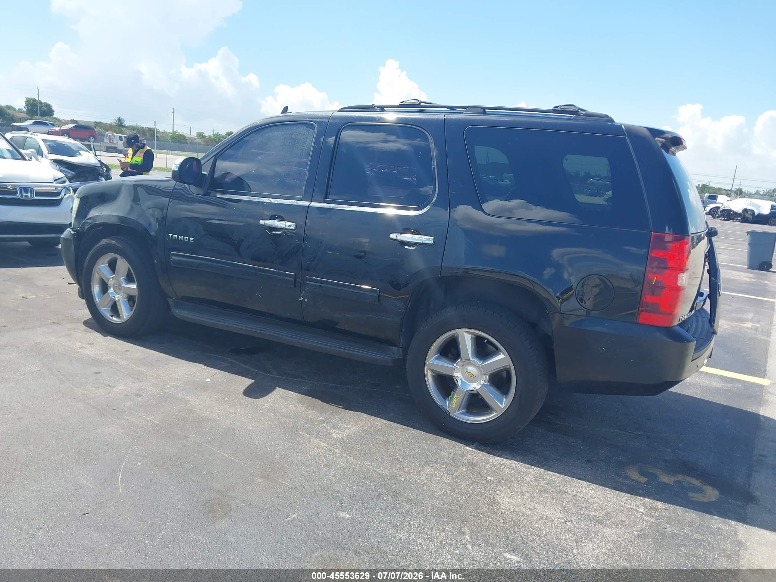 2011 Chevrolet Tahoe Lt Black vin: 1GNSCBE08BR398312