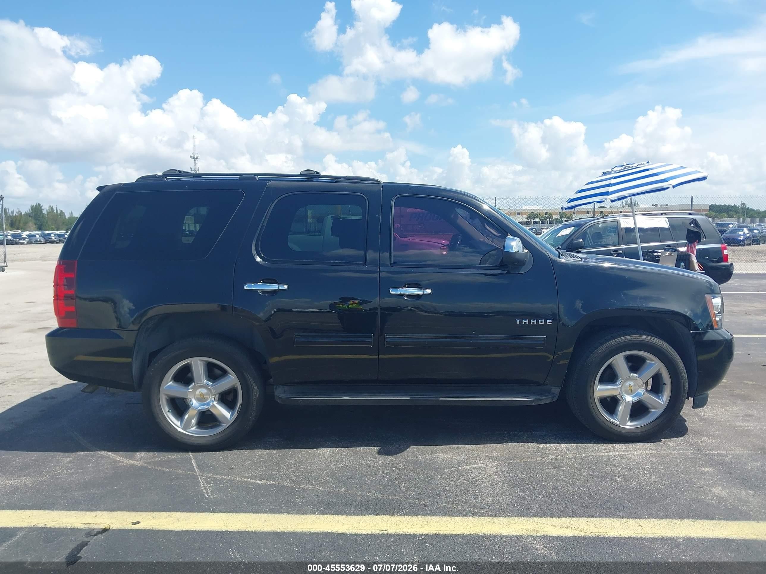 2011 Chevrolet Tahoe Lt Black vin: 1GNSCBE08BR398312