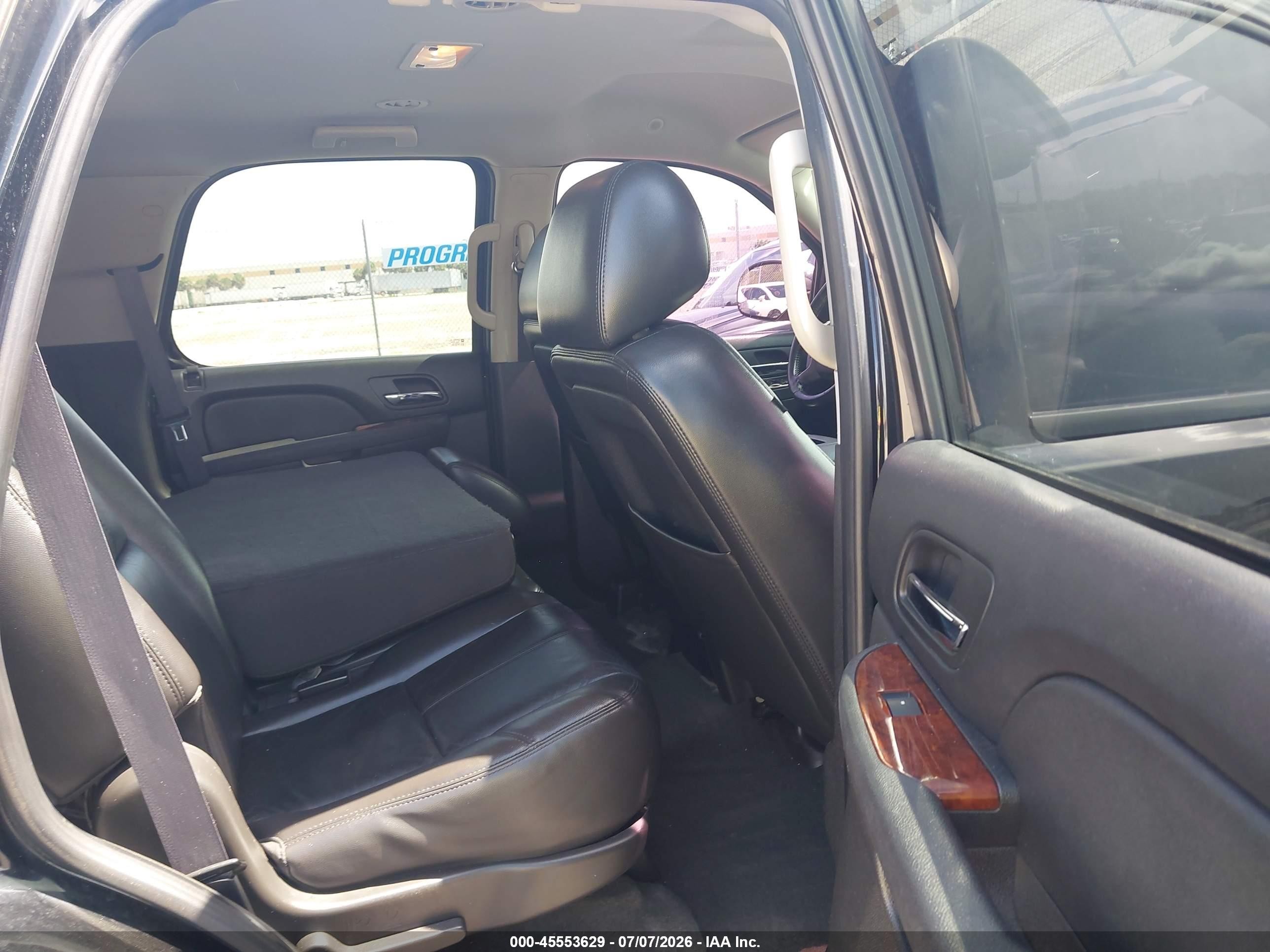 2011 Chevrolet Tahoe Lt Black vin: 1GNSCBE08BR398312