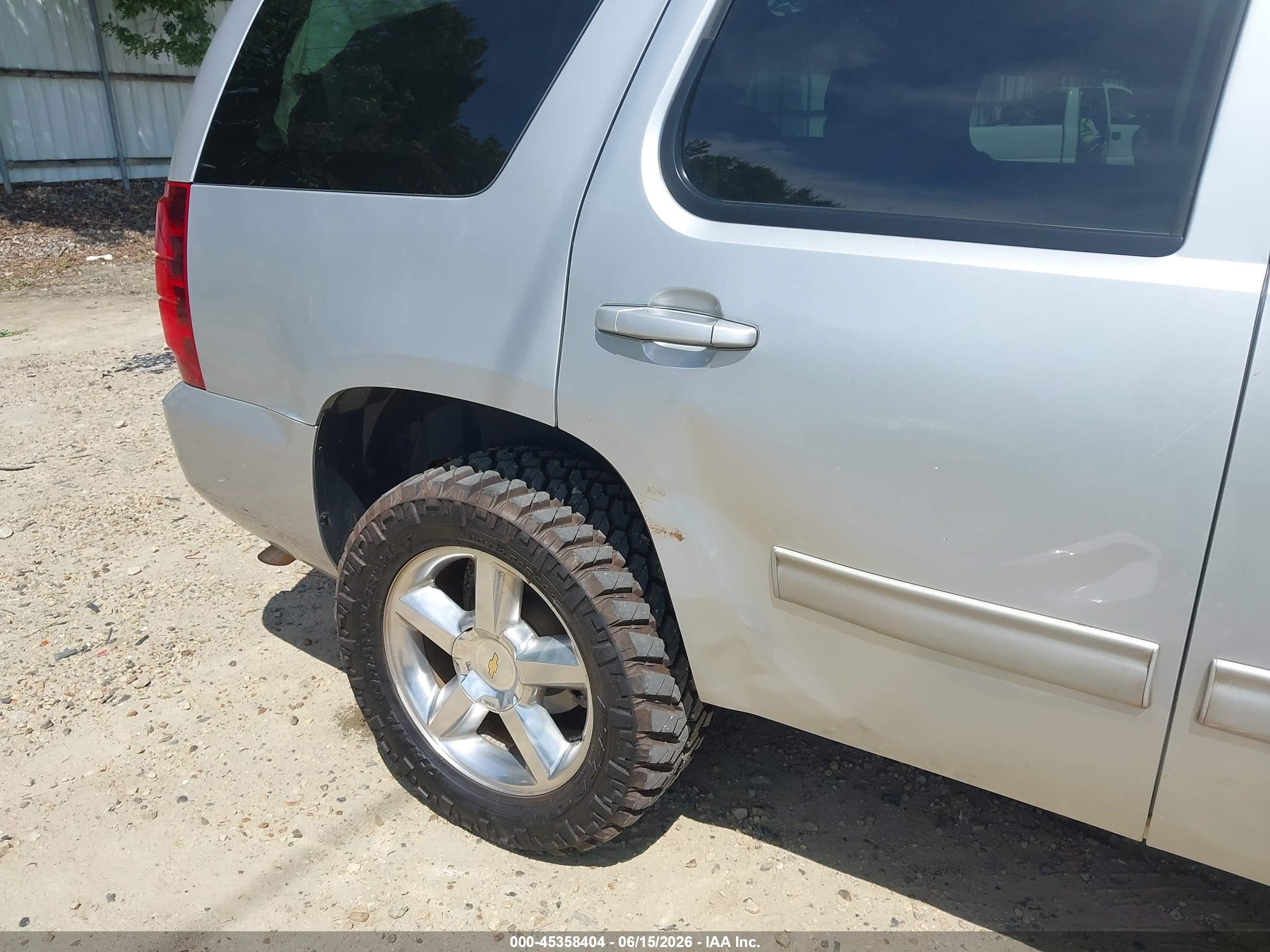 2012 Chevrolet Tahoe Lt Silver vin: 1GNSCBE08CR323398