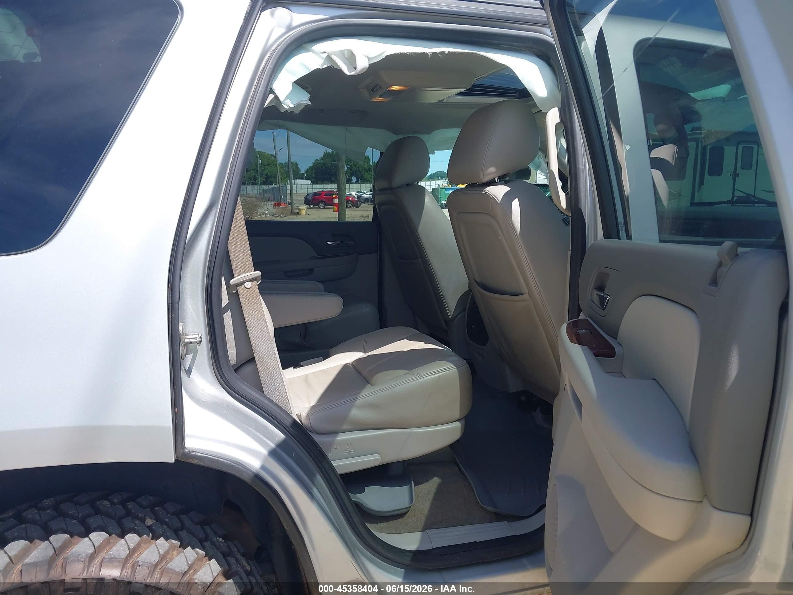 2012 Chevrolet Tahoe Lt Silver vin: 1GNSCBE08CR323398