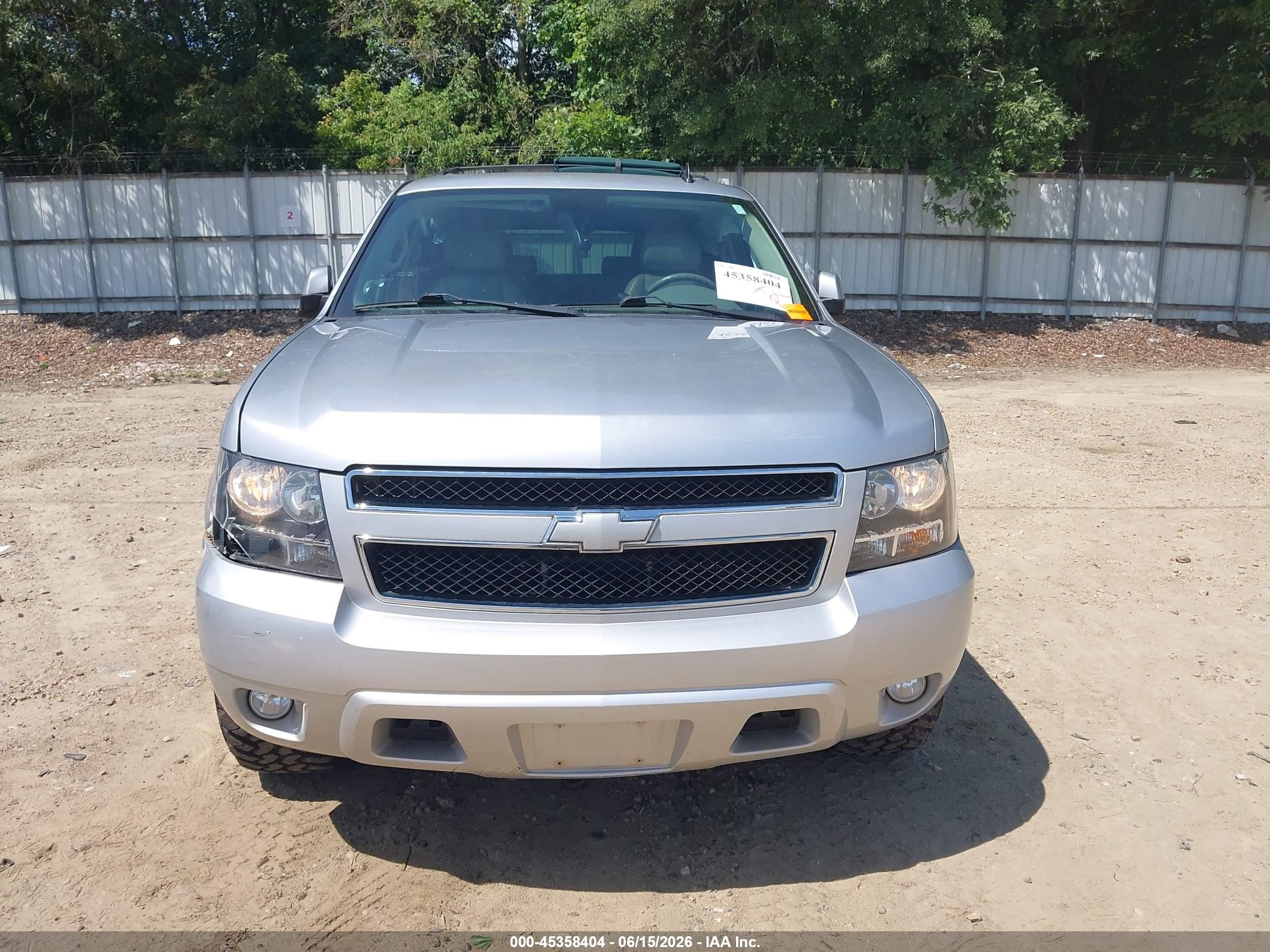 2012 Chevrolet Tahoe Lt Silver vin: 1GNSCBE08CR323398