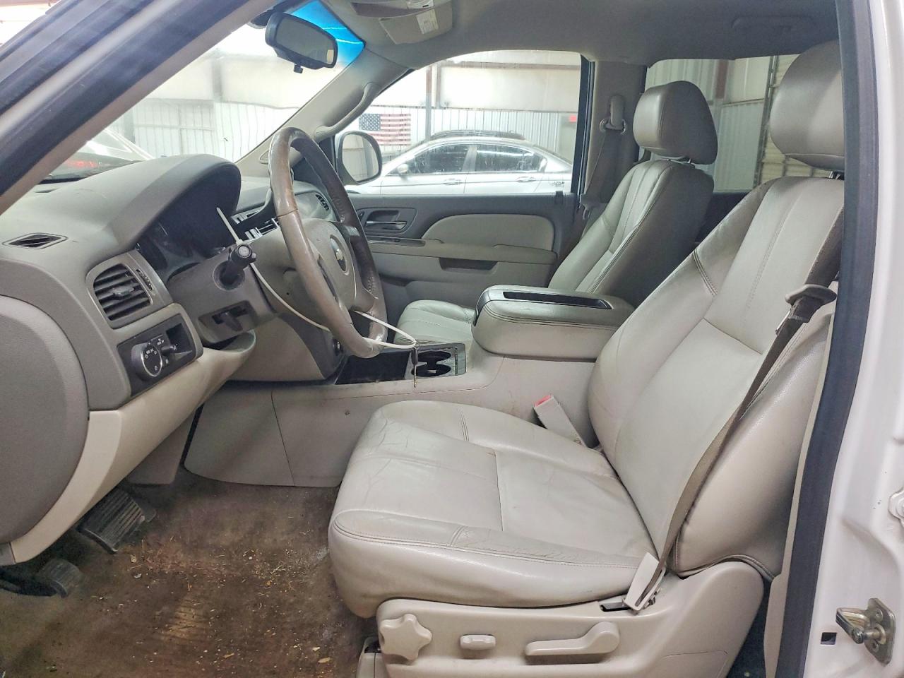2013 Chevrolet Tahoe C1500 Lt White vin: 1GNSCBE08DR117841