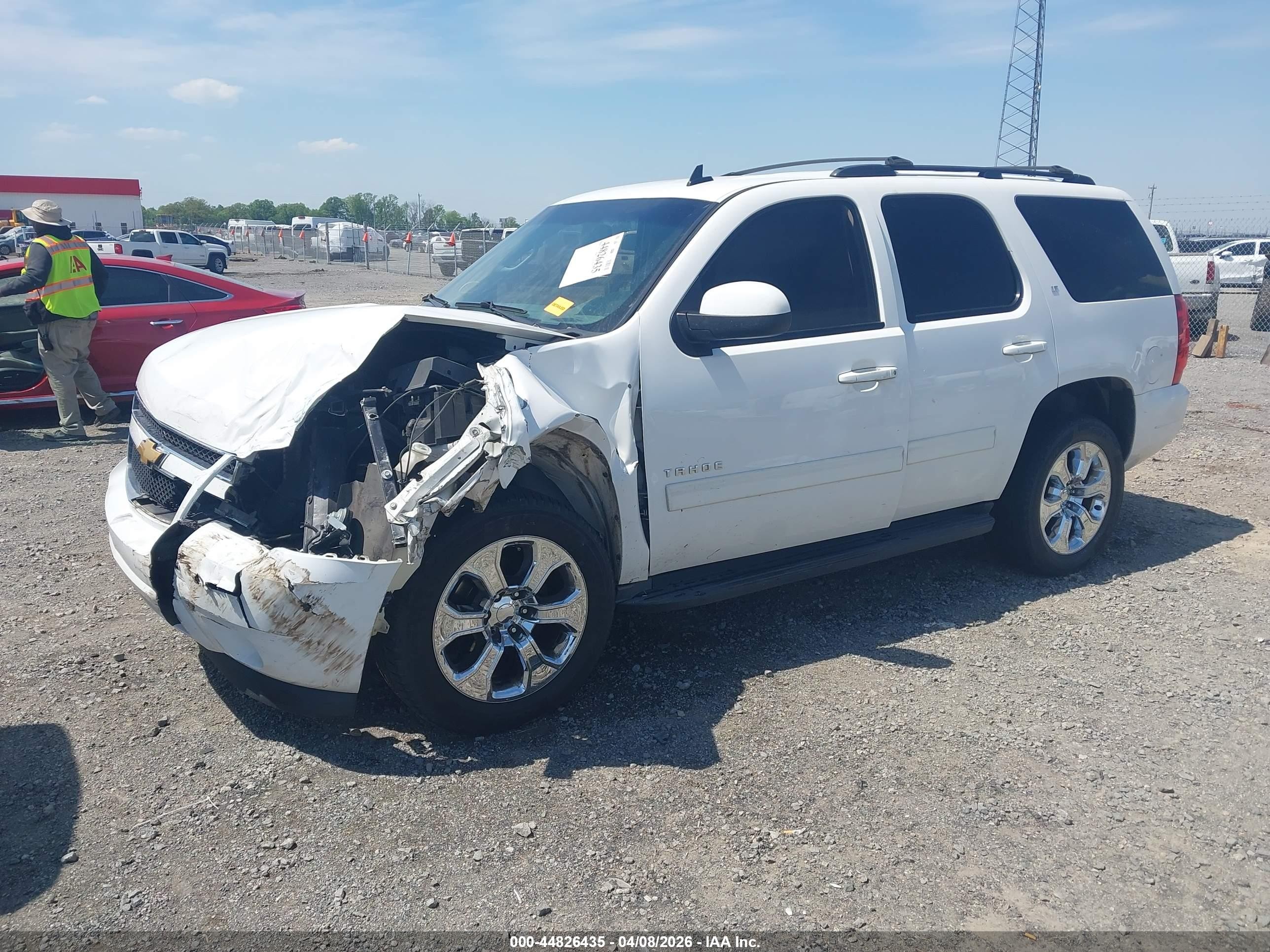 2013 Chevrolet Tahoe Lt Белый vin: 1GNSCBE08DR295748