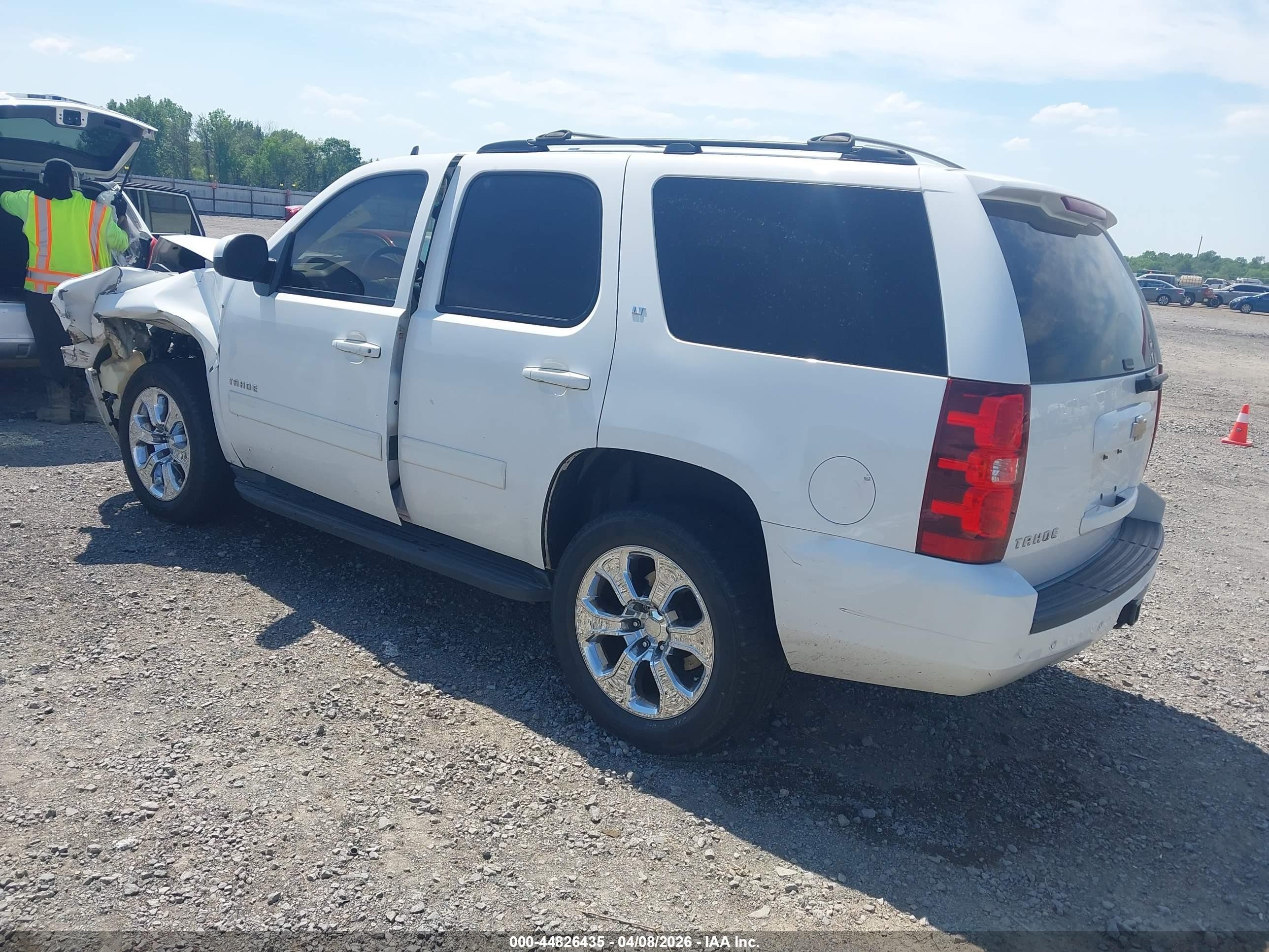2013 Chevrolet Tahoe Lt Белый vin: 1GNSCBE08DR295748