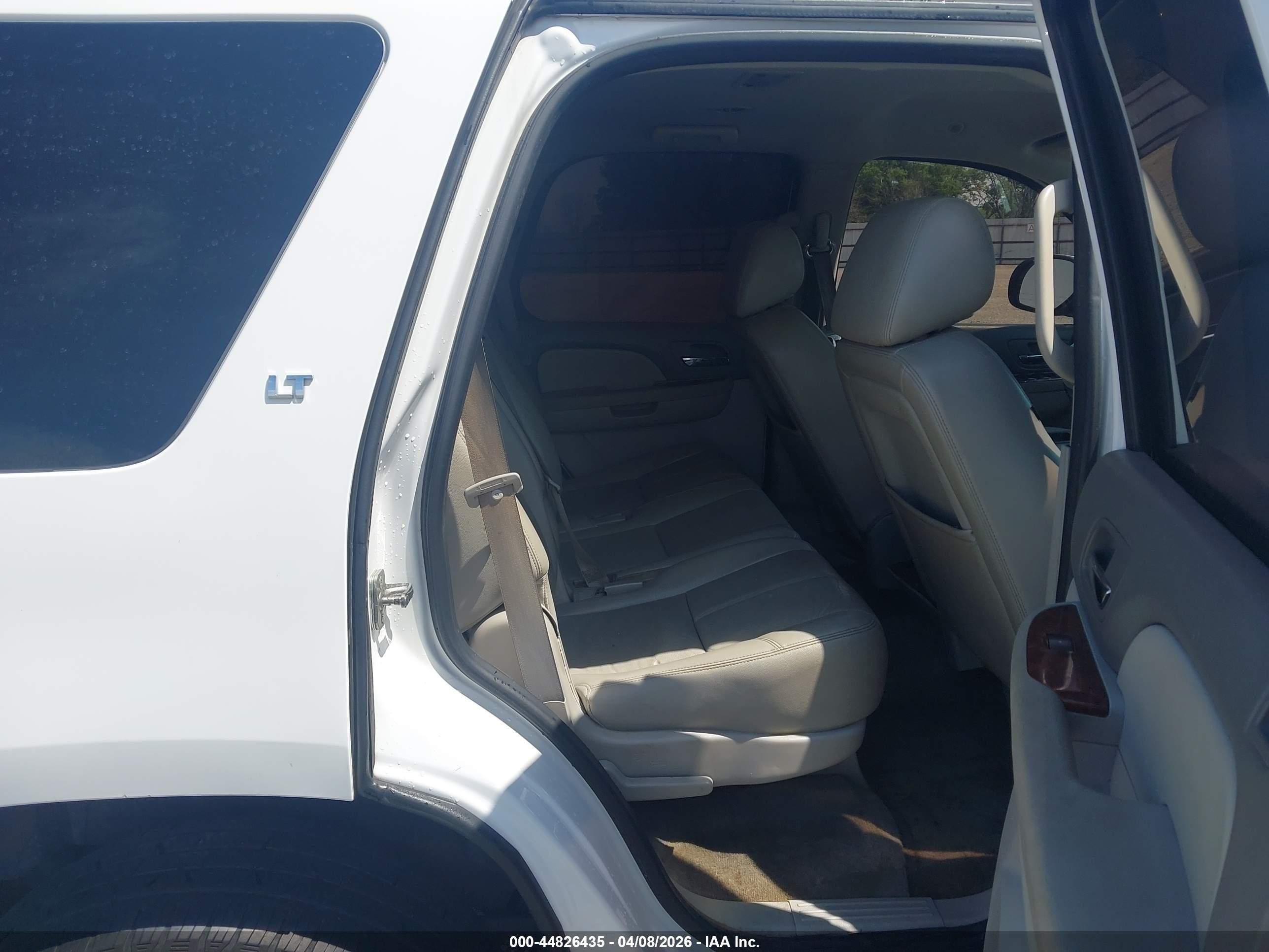 2013 Chevrolet Tahoe Lt Белый vin: 1GNSCBE08DR295748