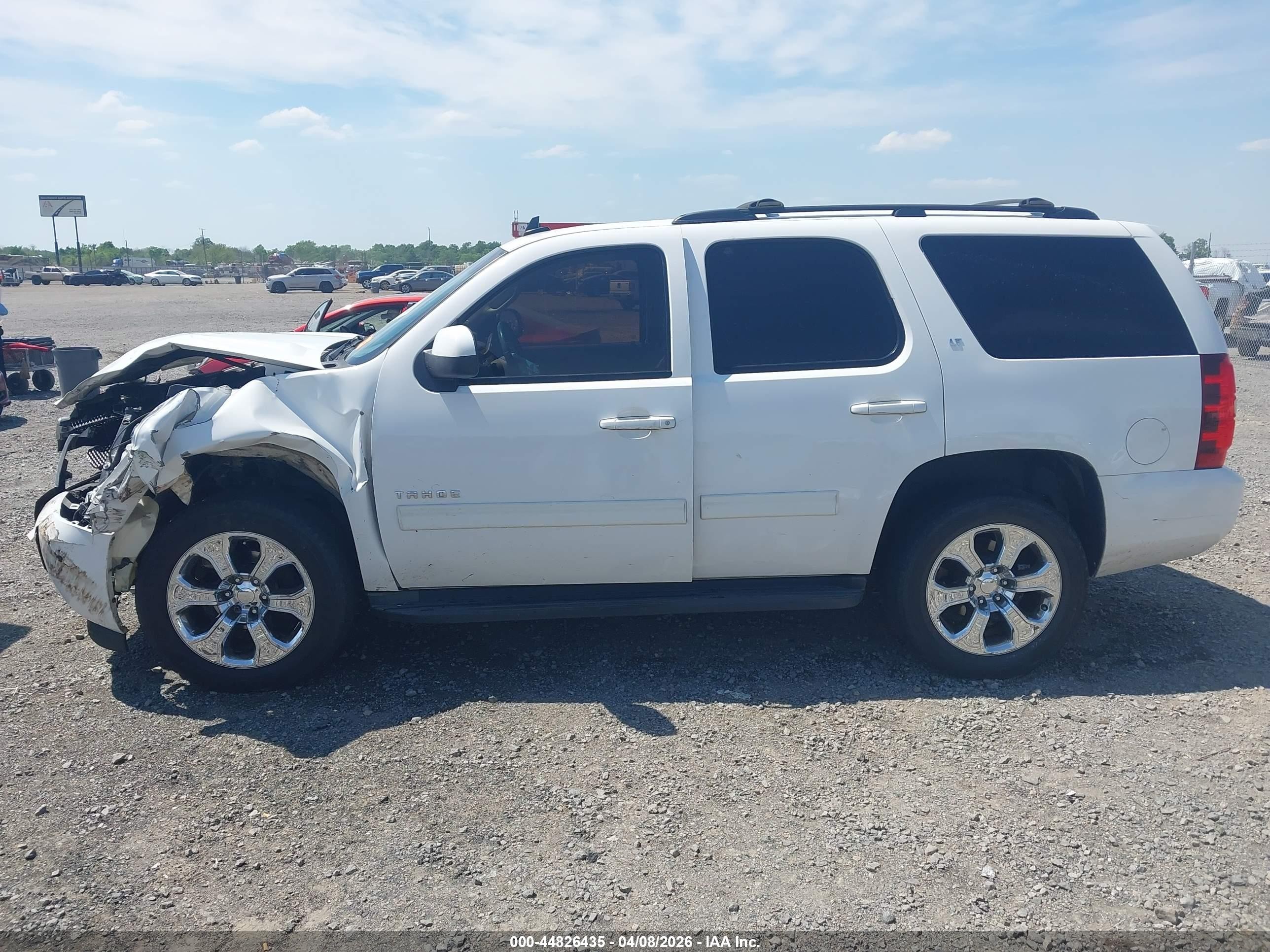 2013 Chevrolet Tahoe Lt Белый vin: 1GNSCBE08DR295748