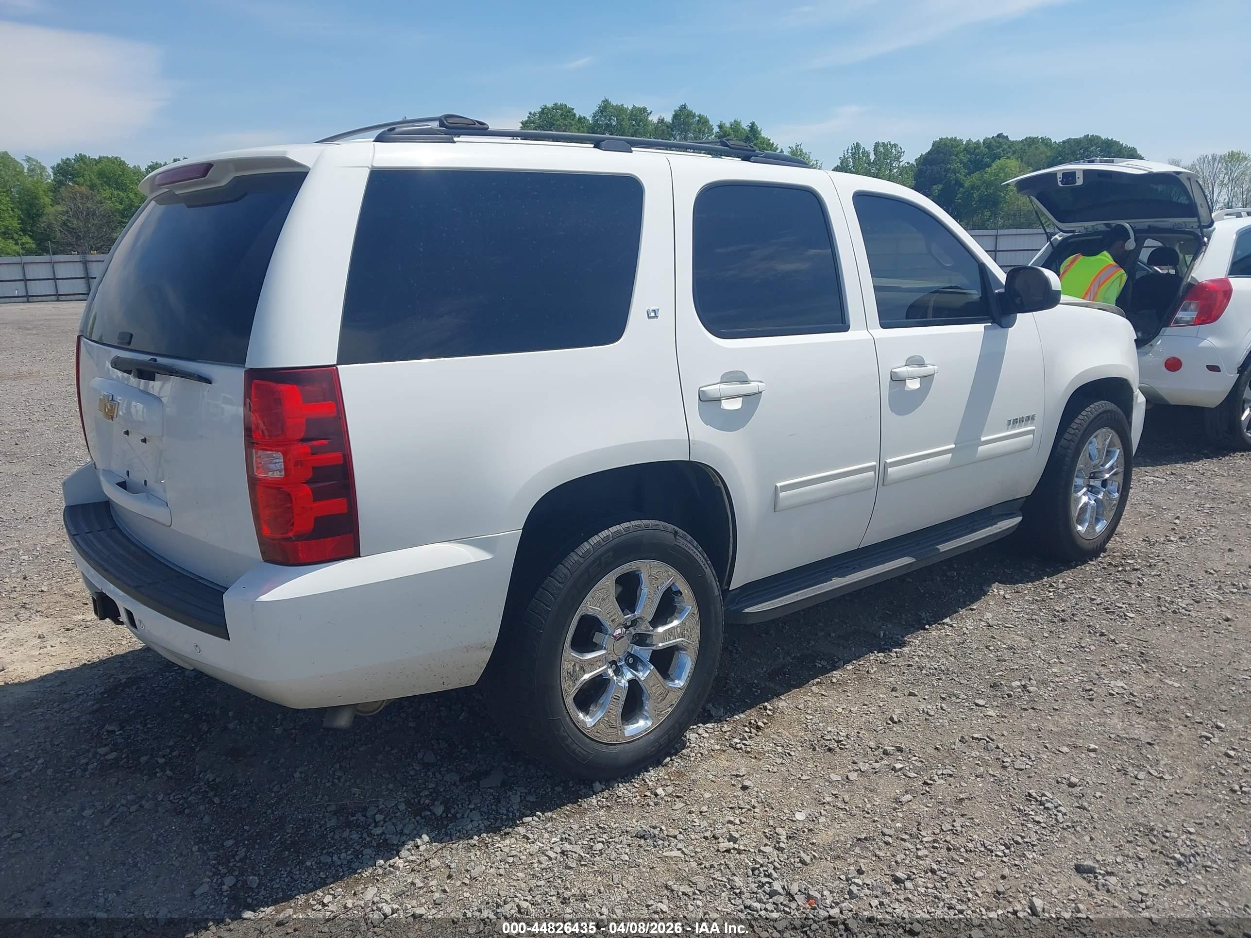 2013 Chevrolet Tahoe Lt Белый vin: 1GNSCBE08DR295748