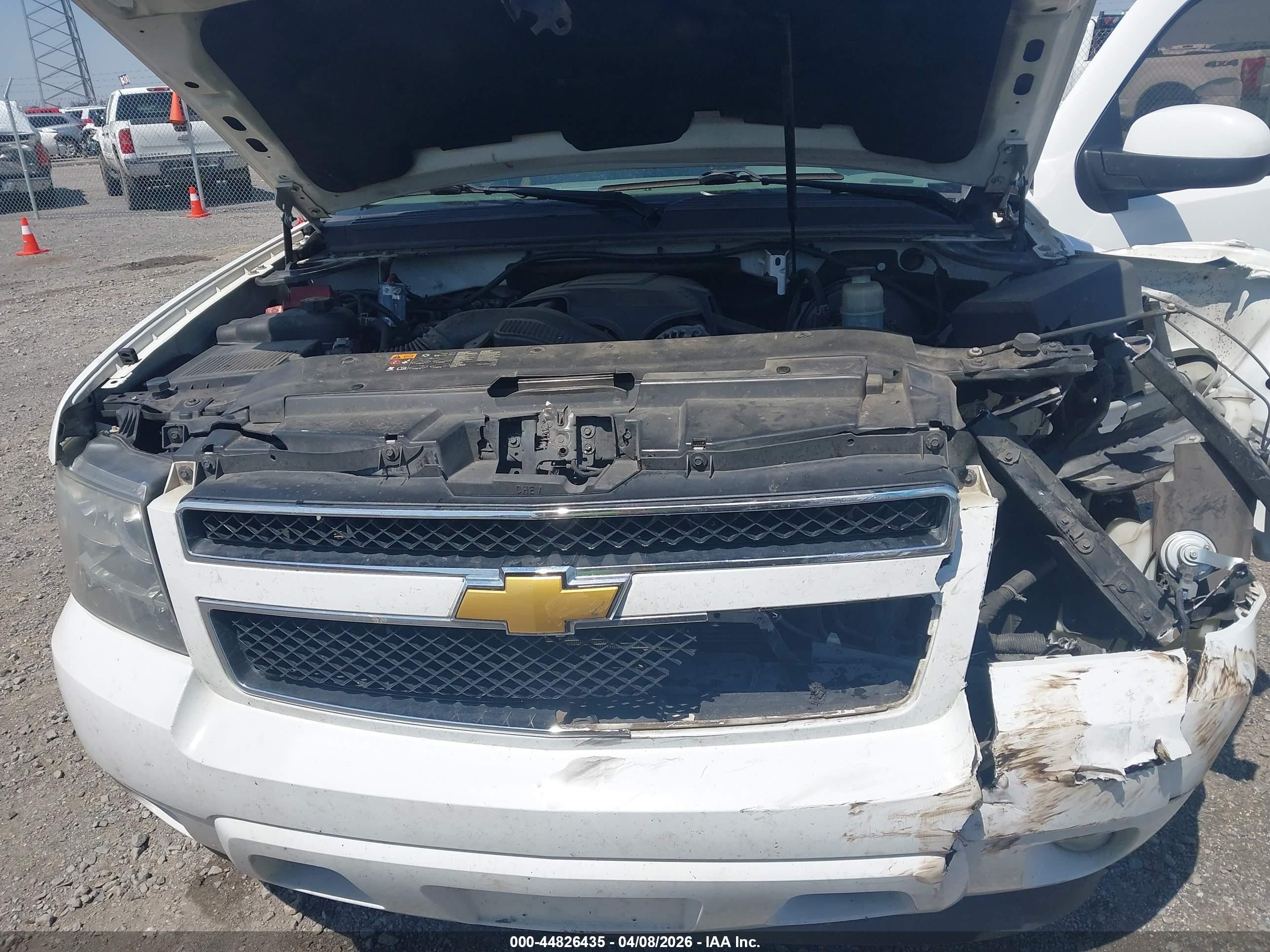 2013 Chevrolet Tahoe Lt Белый vin: 1GNSCBE08DR295748