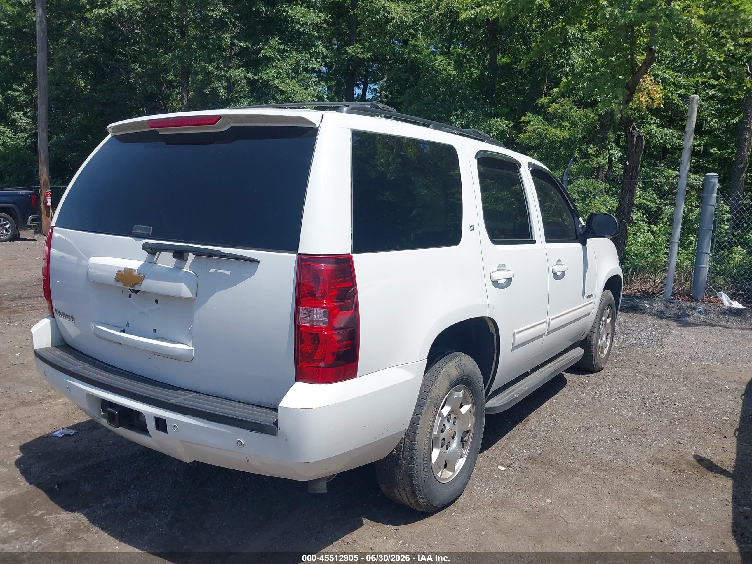 2014 Chevrolet Tahoe Lt White vin: 1GNSCBE08ER204060