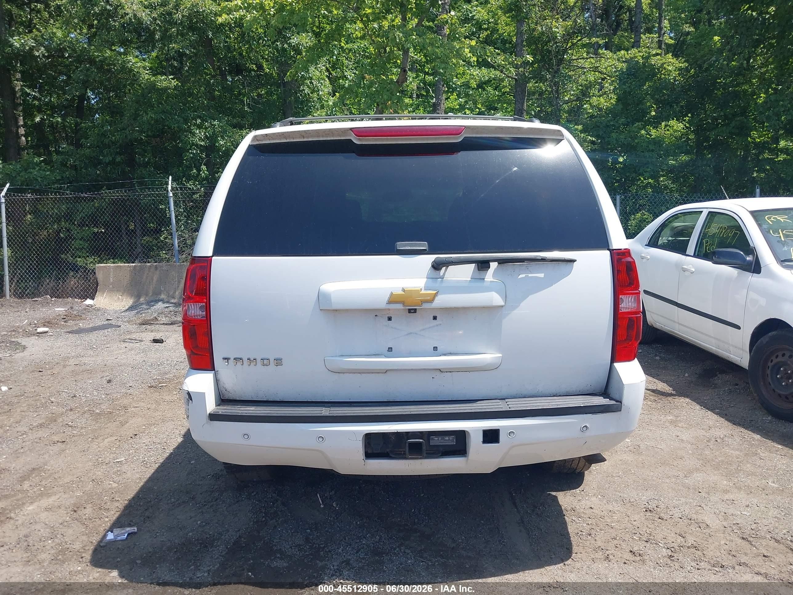 2014 Chevrolet Tahoe Lt White vin: 1GNSCBE08ER204060