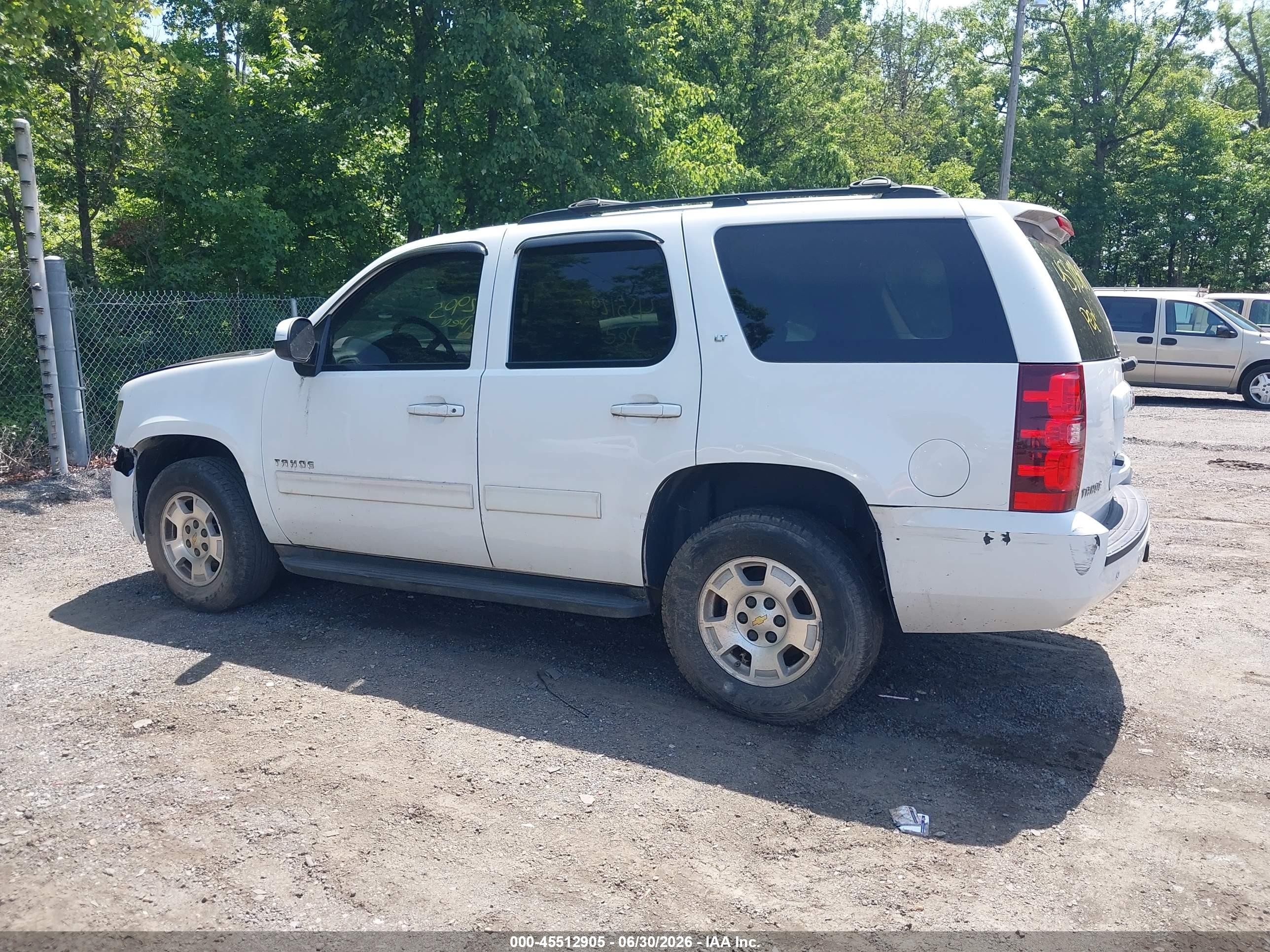 2014 Chevrolet Tahoe Lt White vin: 1GNSCBE08ER204060