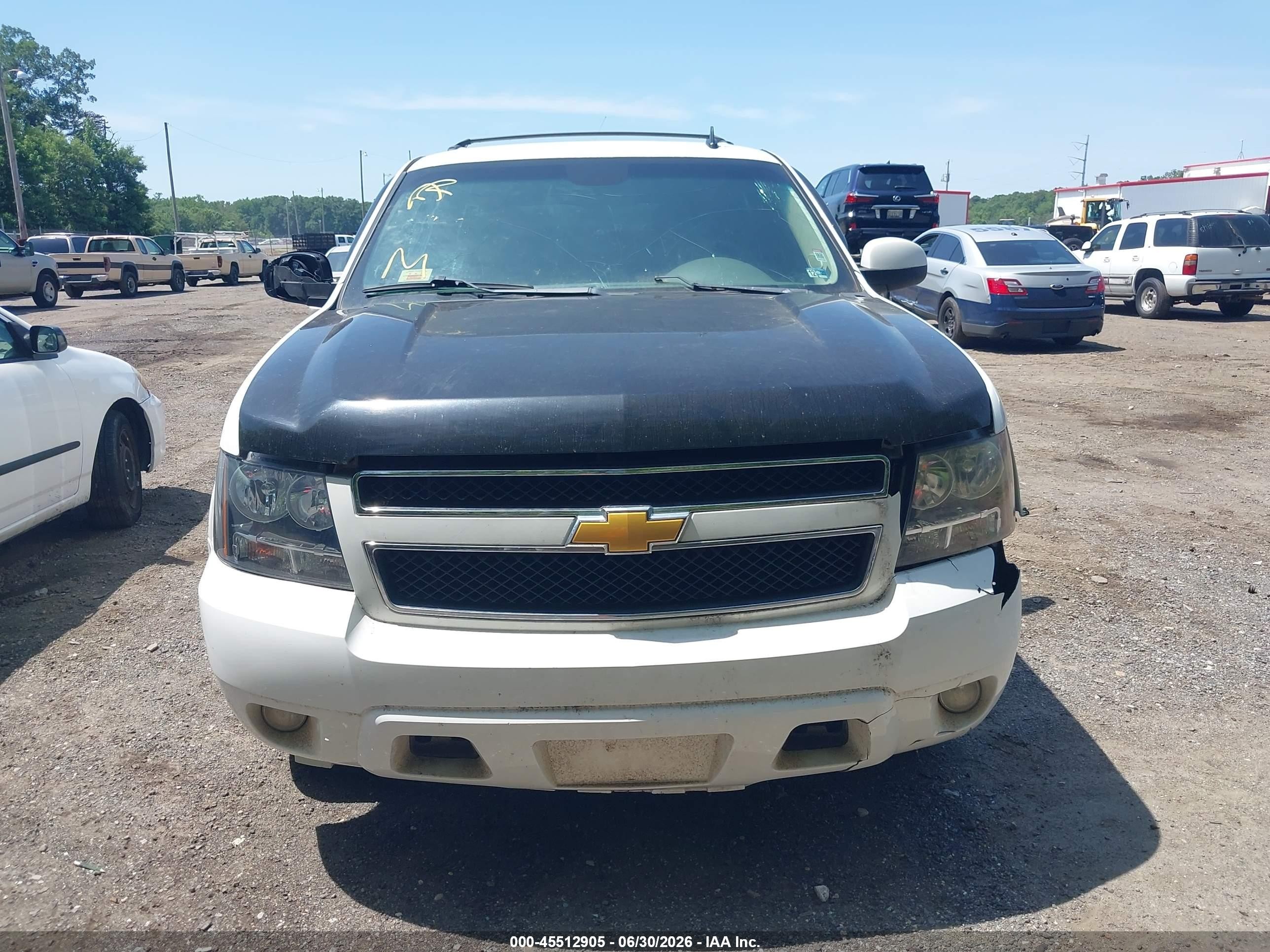 2014 Chevrolet Tahoe Lt White vin: 1GNSCBE08ER204060