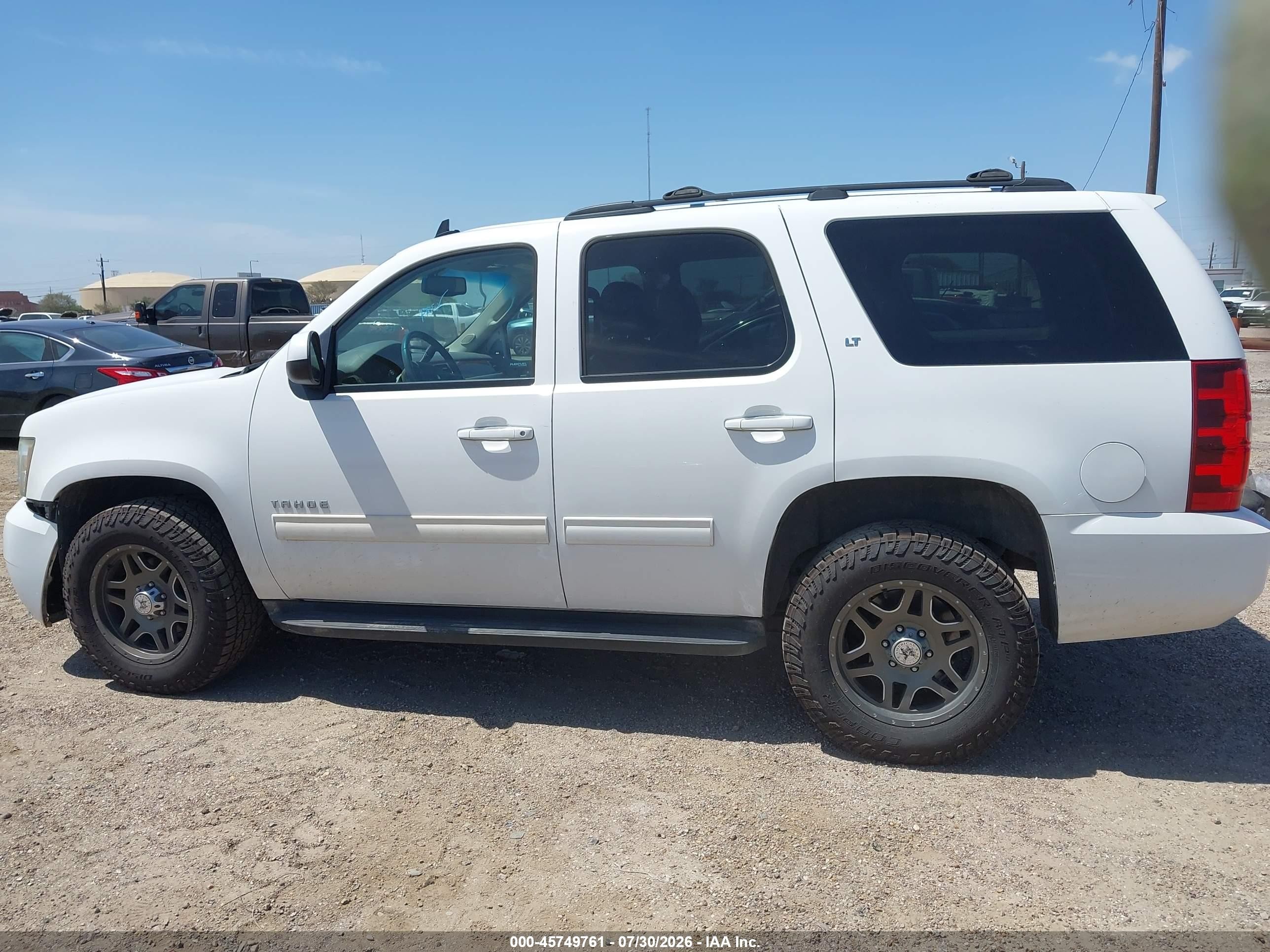 2014 Chevrolet Tahoe Lt White vin: 1GNSCBE08ER220341
