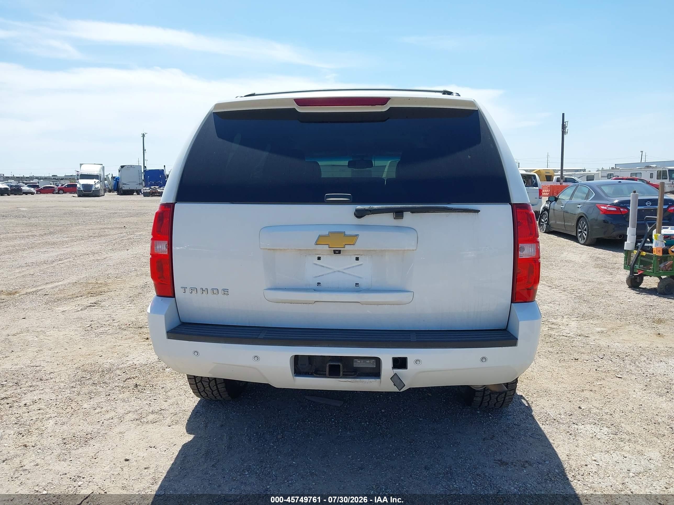 2014 Chevrolet Tahoe Lt White vin: 1GNSCBE08ER220341