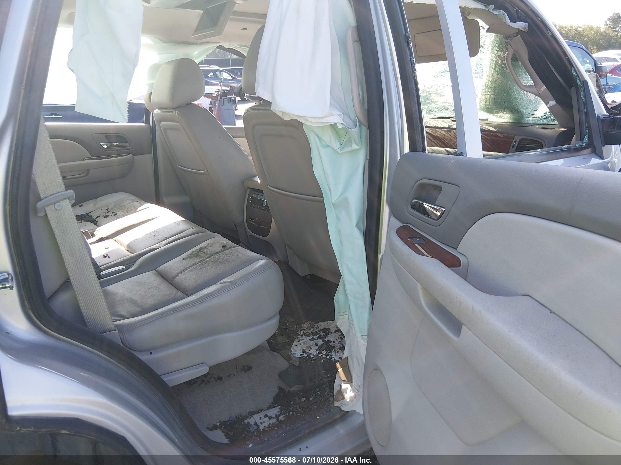 2014 Chevrolet Tahoe Lt Серебряный vin: 1GNSCBE09ER189696