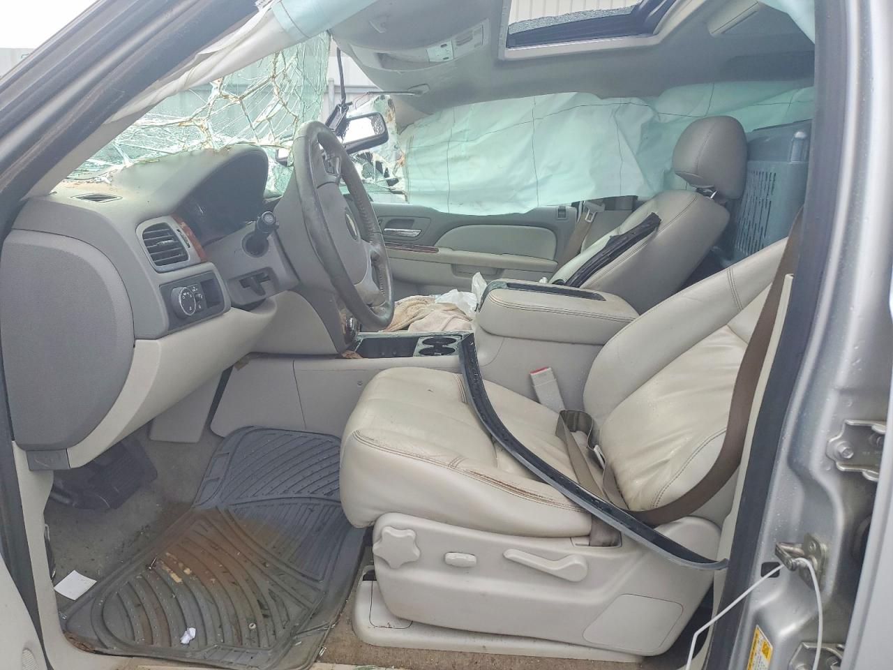 2014 Chevrolet Tahoe C1500 Lt Silver vin: 1GNSCBE09ER199337