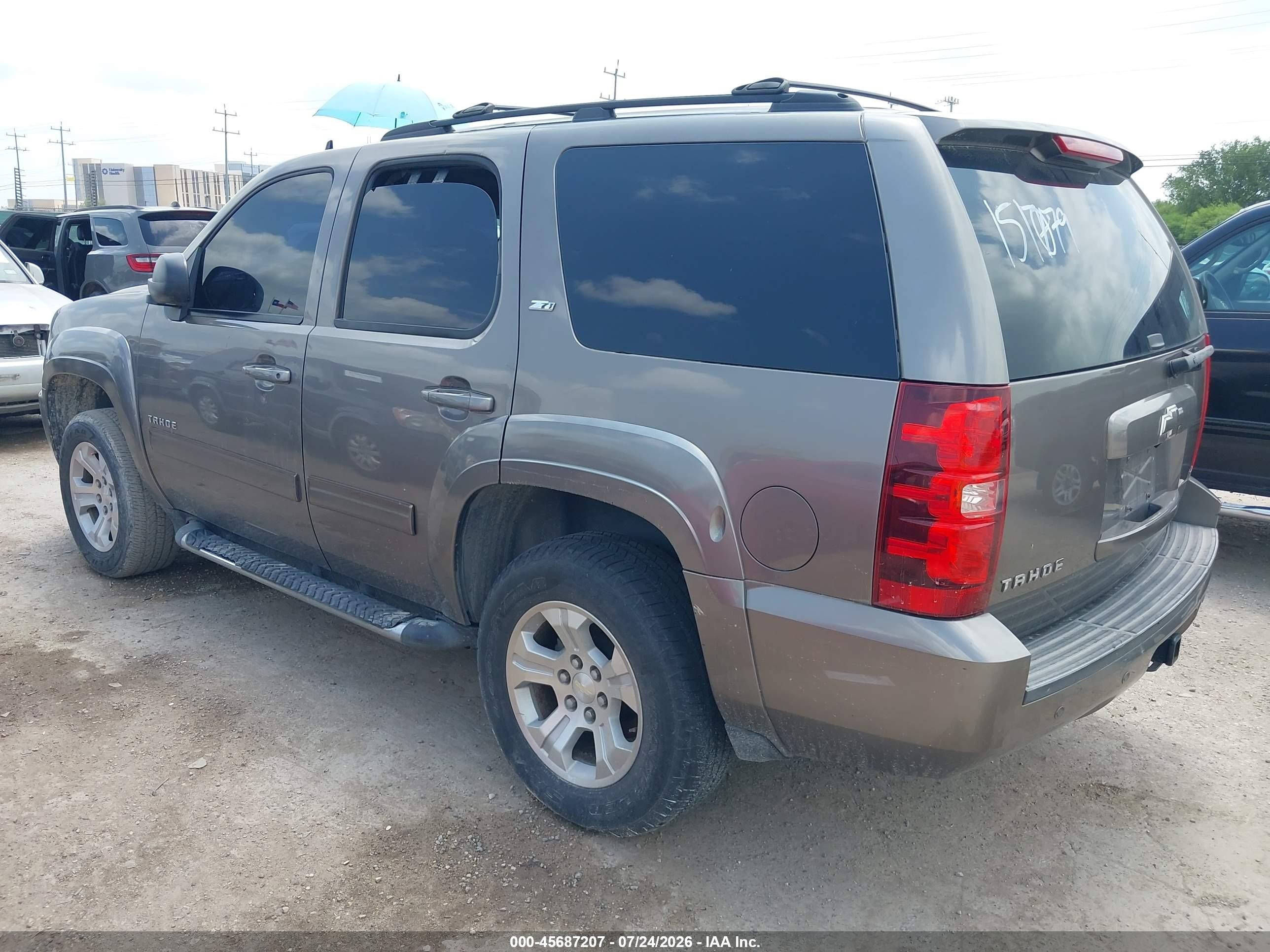 2011 Chevrolet Tahoe Lt Silver vin: 1GNSCBE0XBR151079