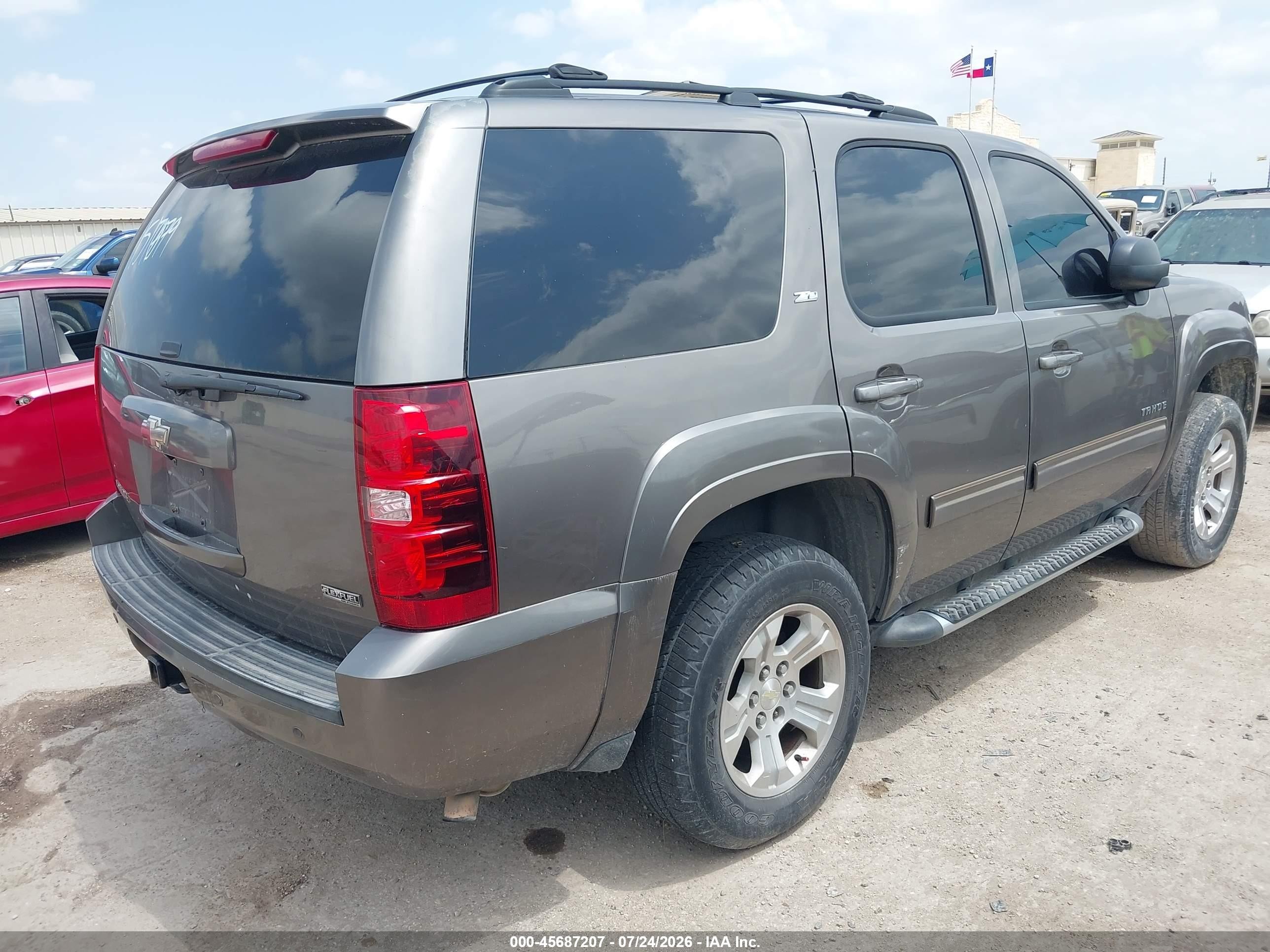 2011 Chevrolet Tahoe Lt Silver vin: 1GNSCBE0XBR151079