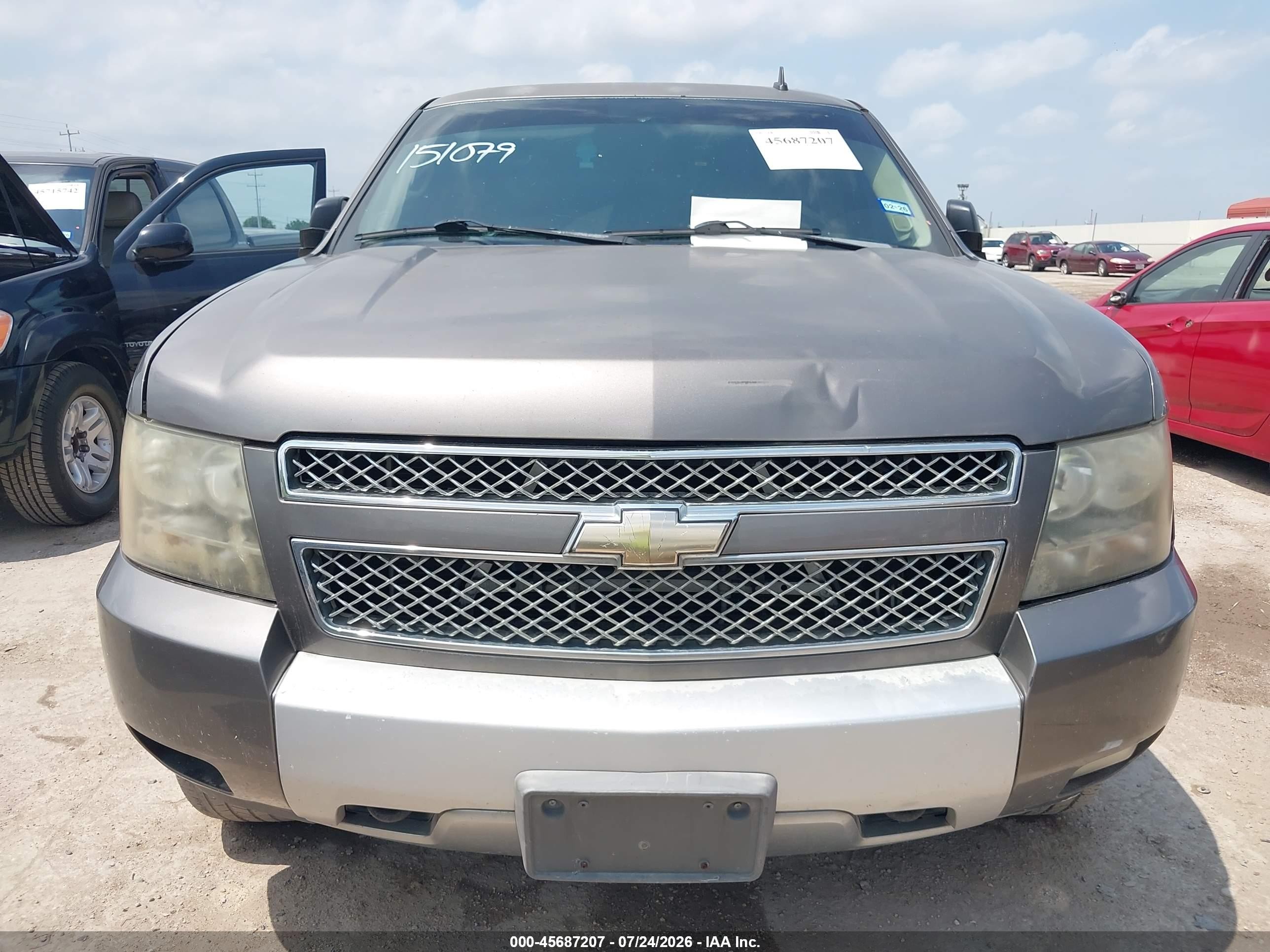 2011 Chevrolet Tahoe Lt Silver vin: 1GNSCBE0XBR151079