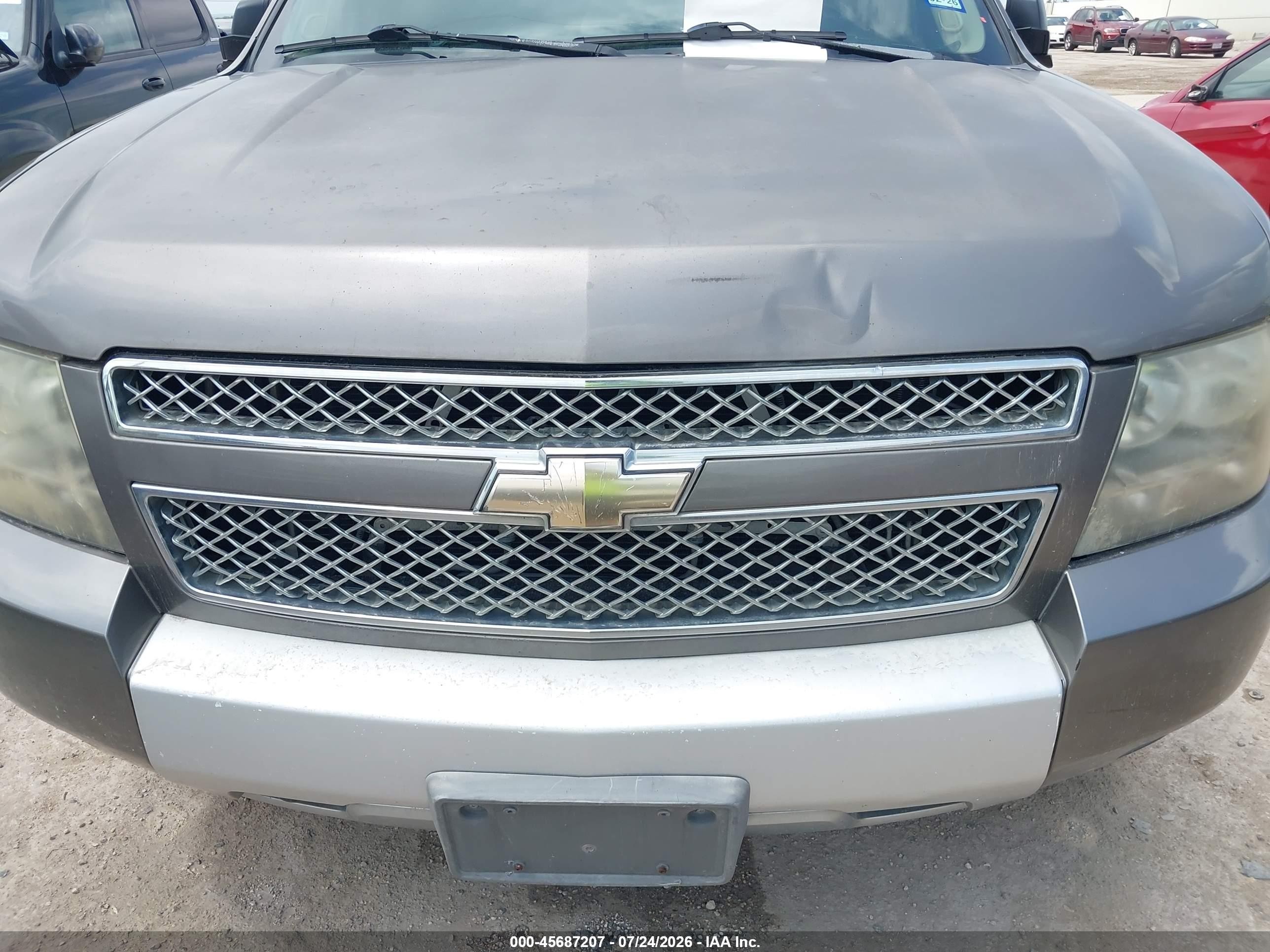 2011 Chevrolet Tahoe Lt Silver vin: 1GNSCBE0XBR151079