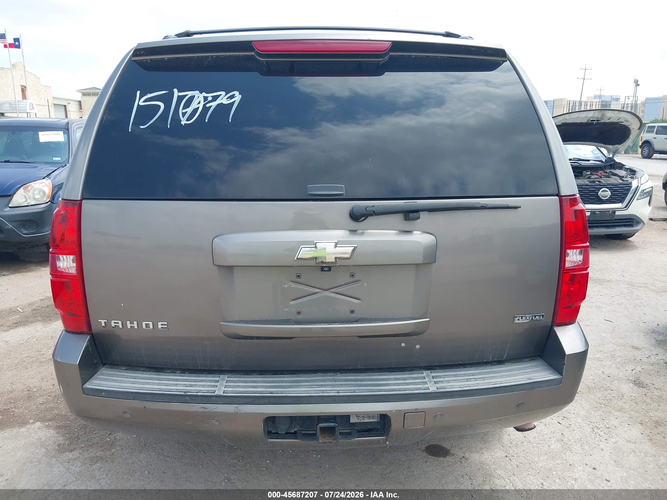 2011 Chevrolet Tahoe Lt Silver vin: 1GNSCBE0XBR151079